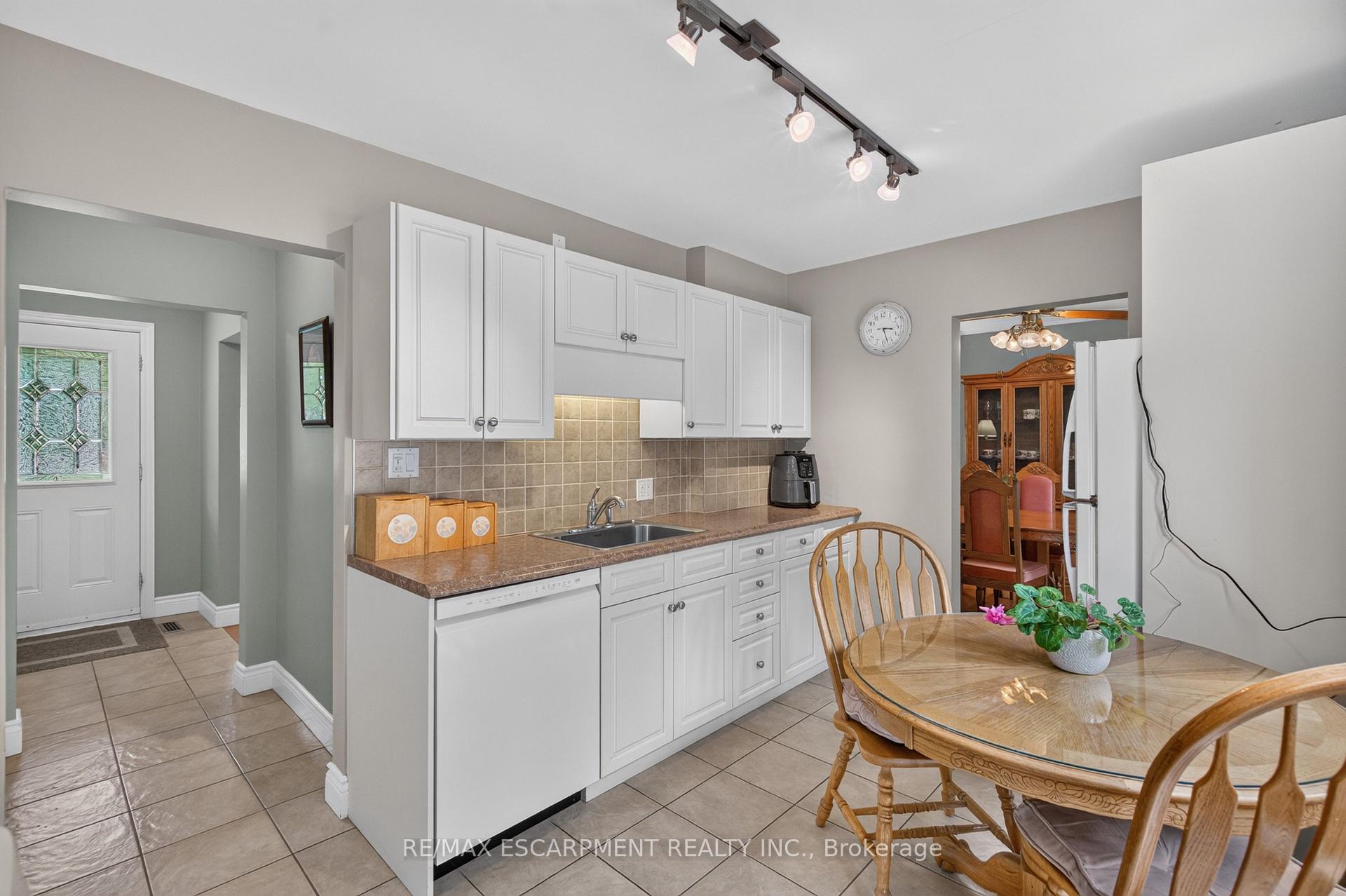 Photo 12 of 1229 Nottingham Avenue, Burlington, Mountainside — HOMEH