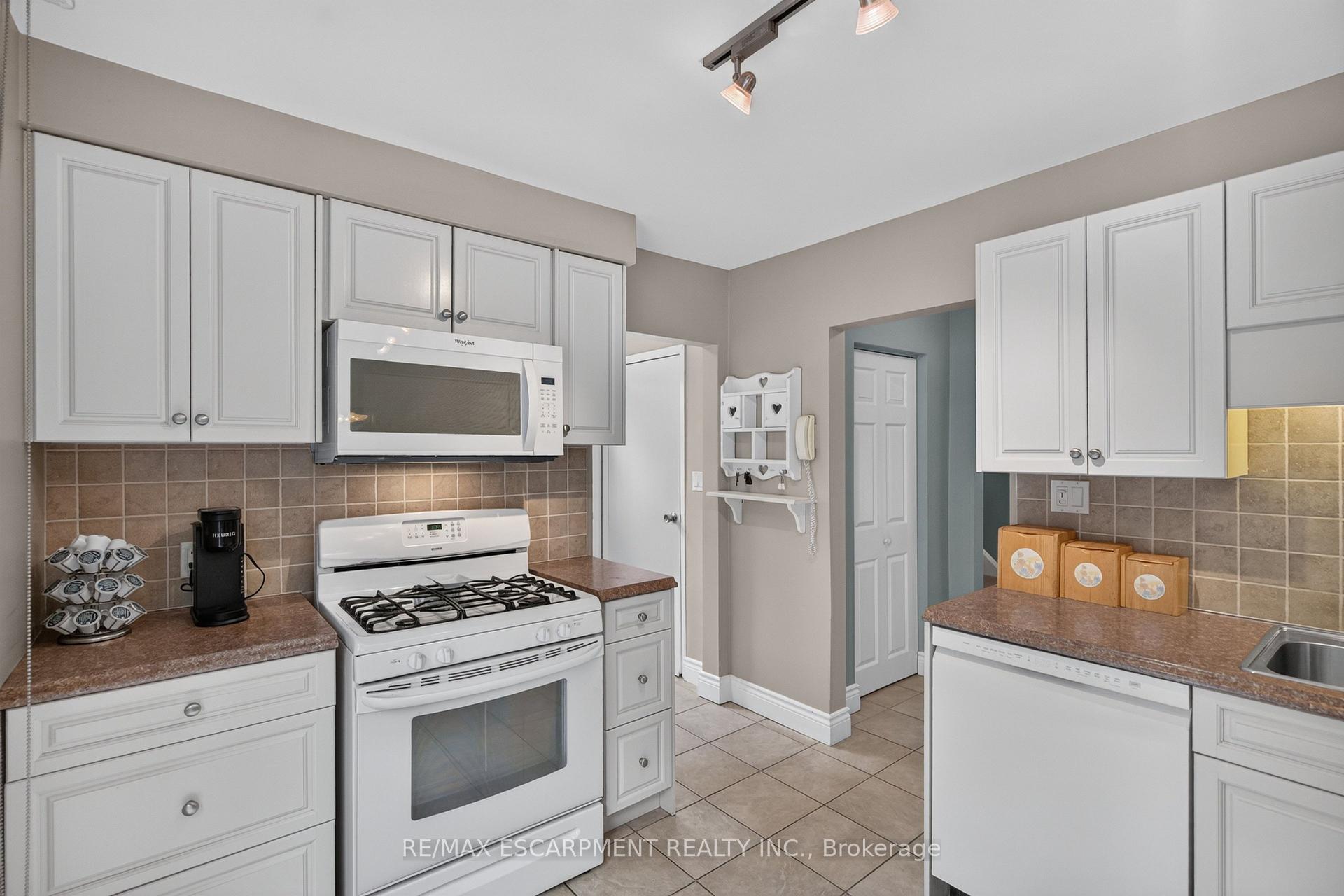 Photo 13 of 1229 Nottingham Avenue, Burlington, Mountainside — HOMEH