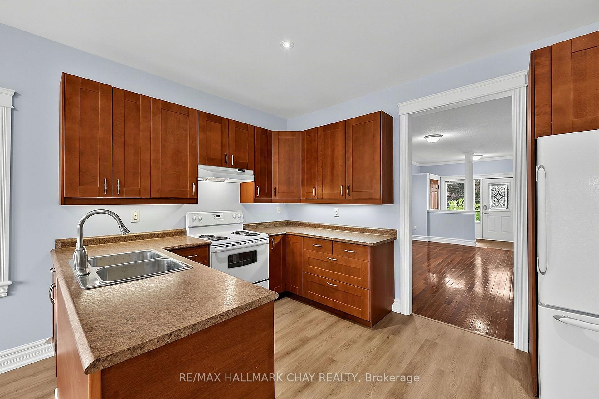Photo 6 of Unit #MAIN, 2040 Celeste Street, Innisfil, Alcona — HOMEH
