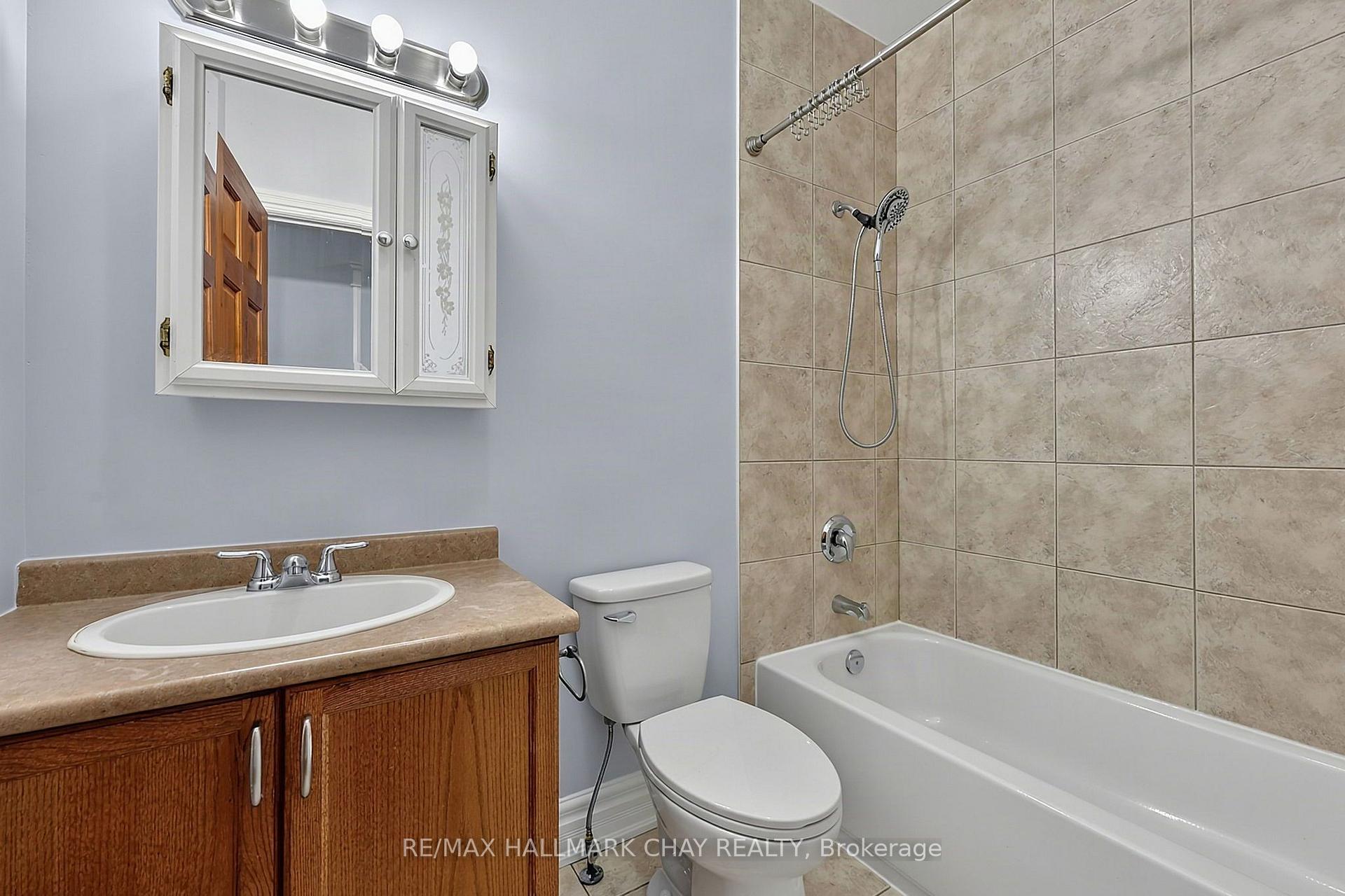 Photo 12 of Unit #MAIN, 2040 Celeste Street, Innisfil, Alcona — HOMEH