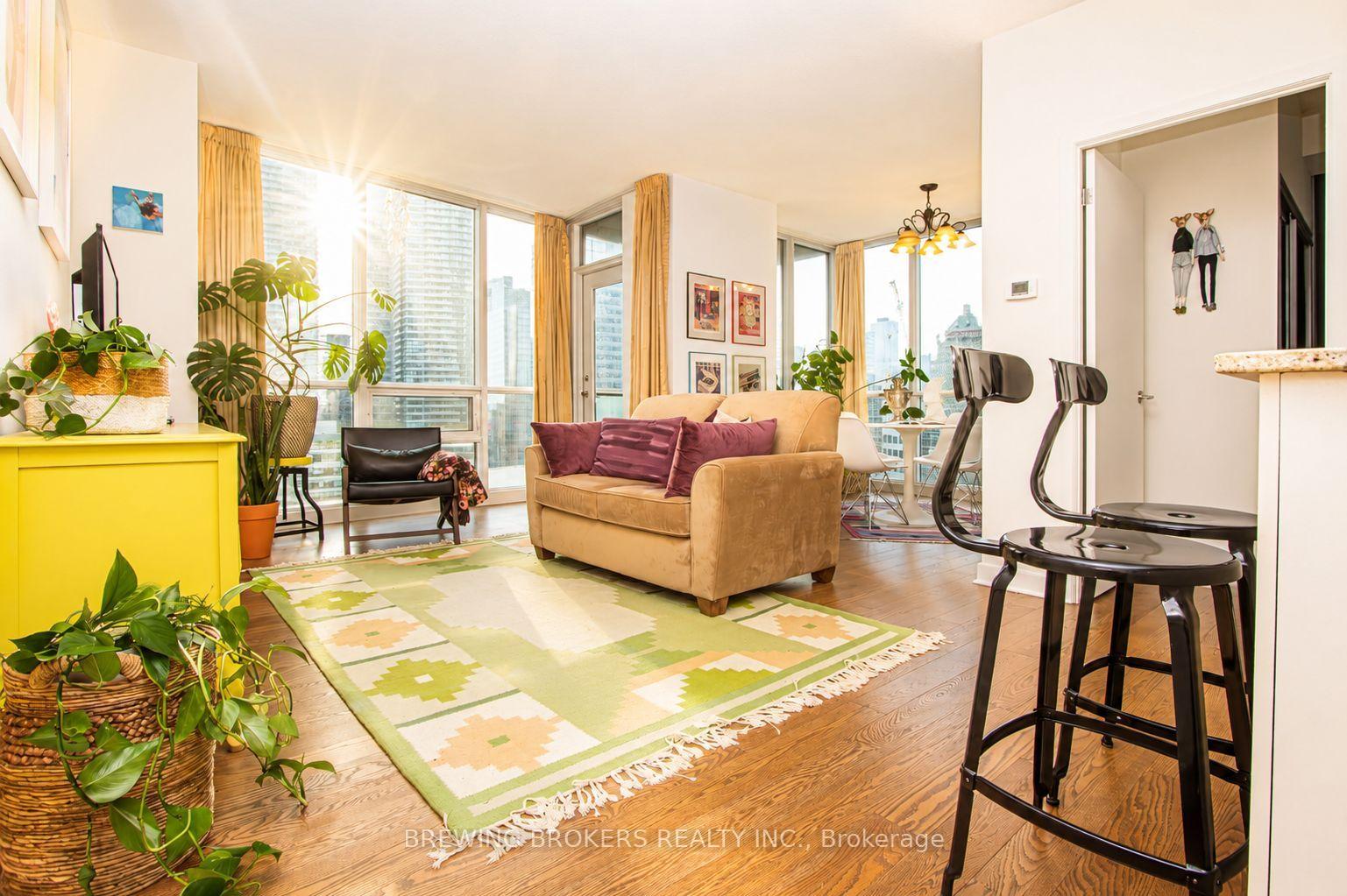 Photo 3 of Unit 1702, 18 Harbour Street, Toronto, Waterfront Communities — HOMEH