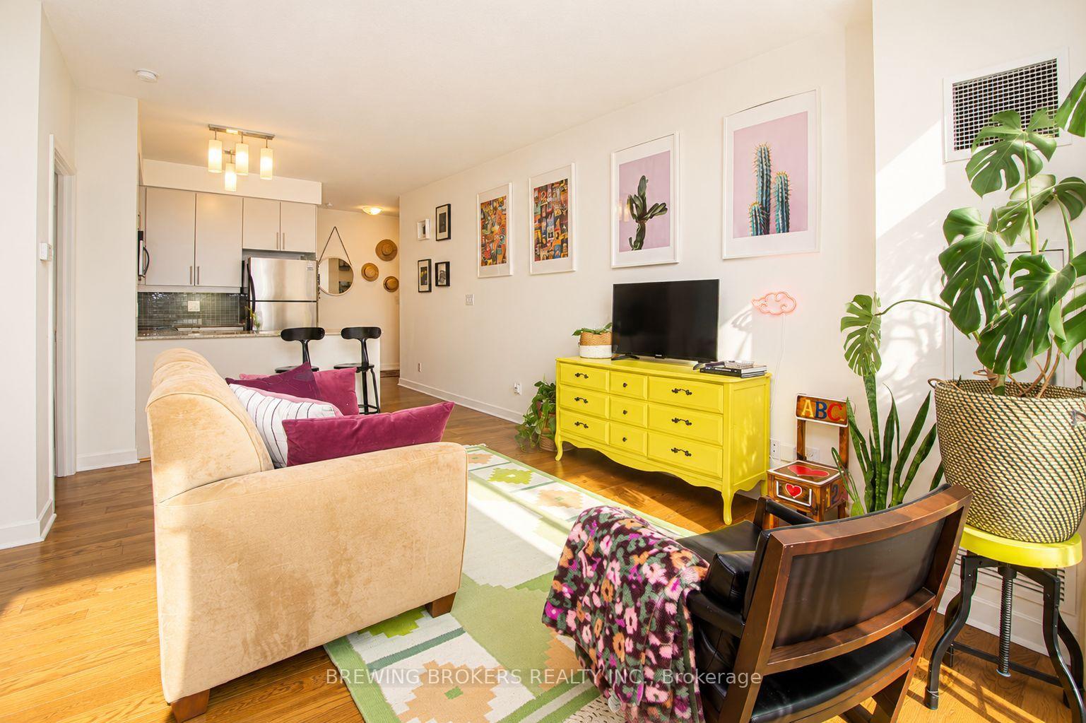 Photo 5 of Unit 1702, 18 Harbour Street, Toronto, Waterfront Communities — HOMEH