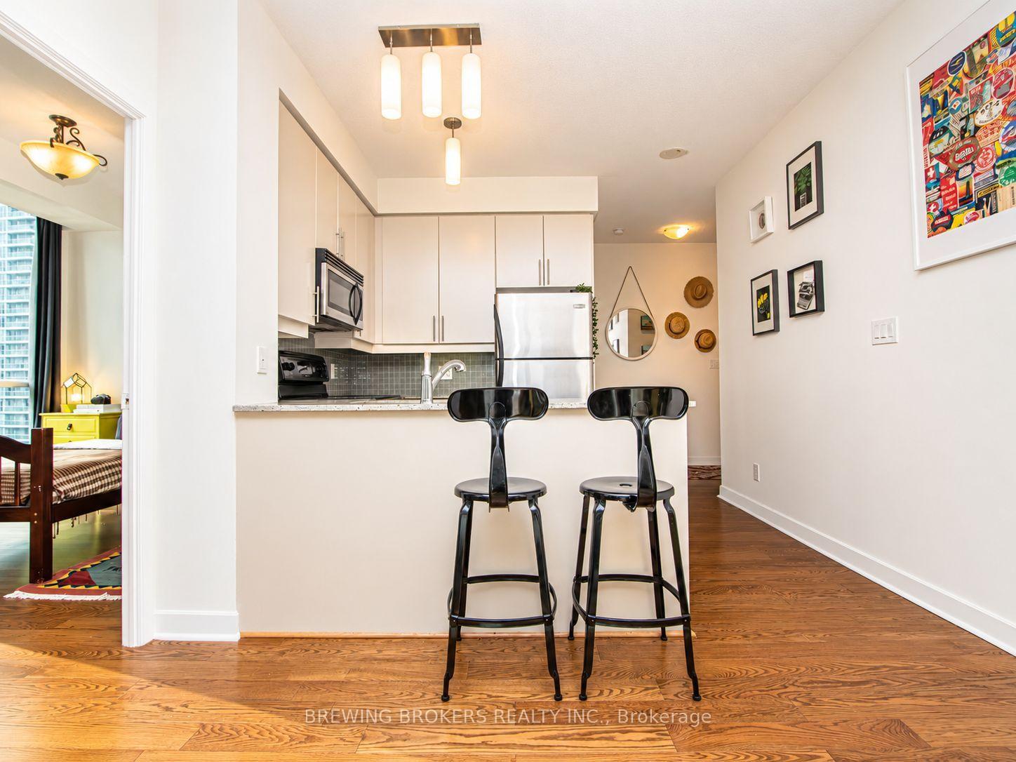 Photo 7 of Unit 1702, 18 Harbour Street, Toronto, Waterfront Communities — HOMEH