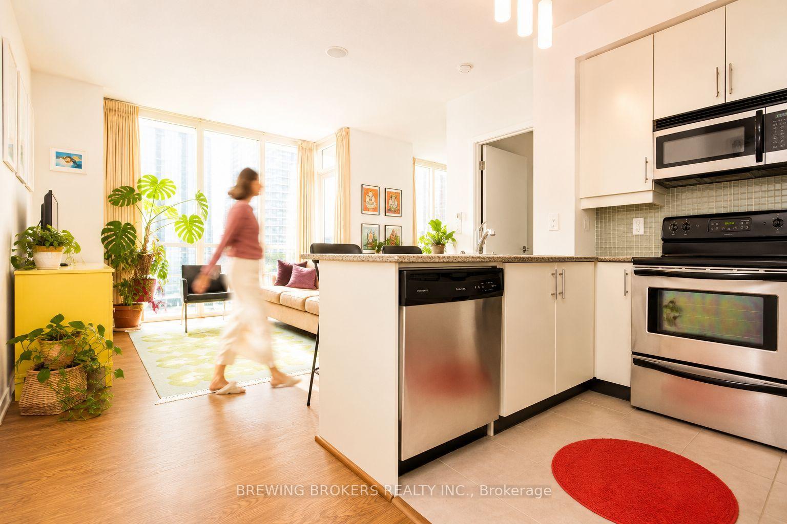 Photo 2 of Unit 1702, 18 Harbour Street, Toronto, Waterfront Communities — HOMEH