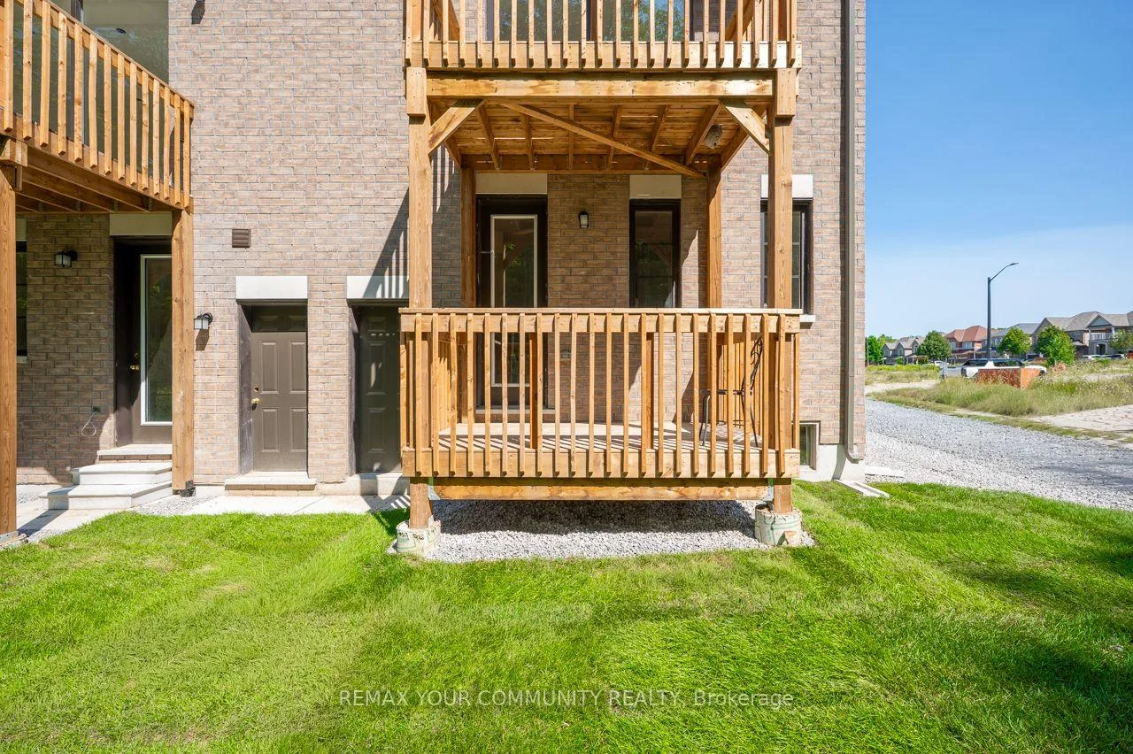 Photo 8 of 61 Donnacona Drive, Vaughan, Vellore Village — HOMEH