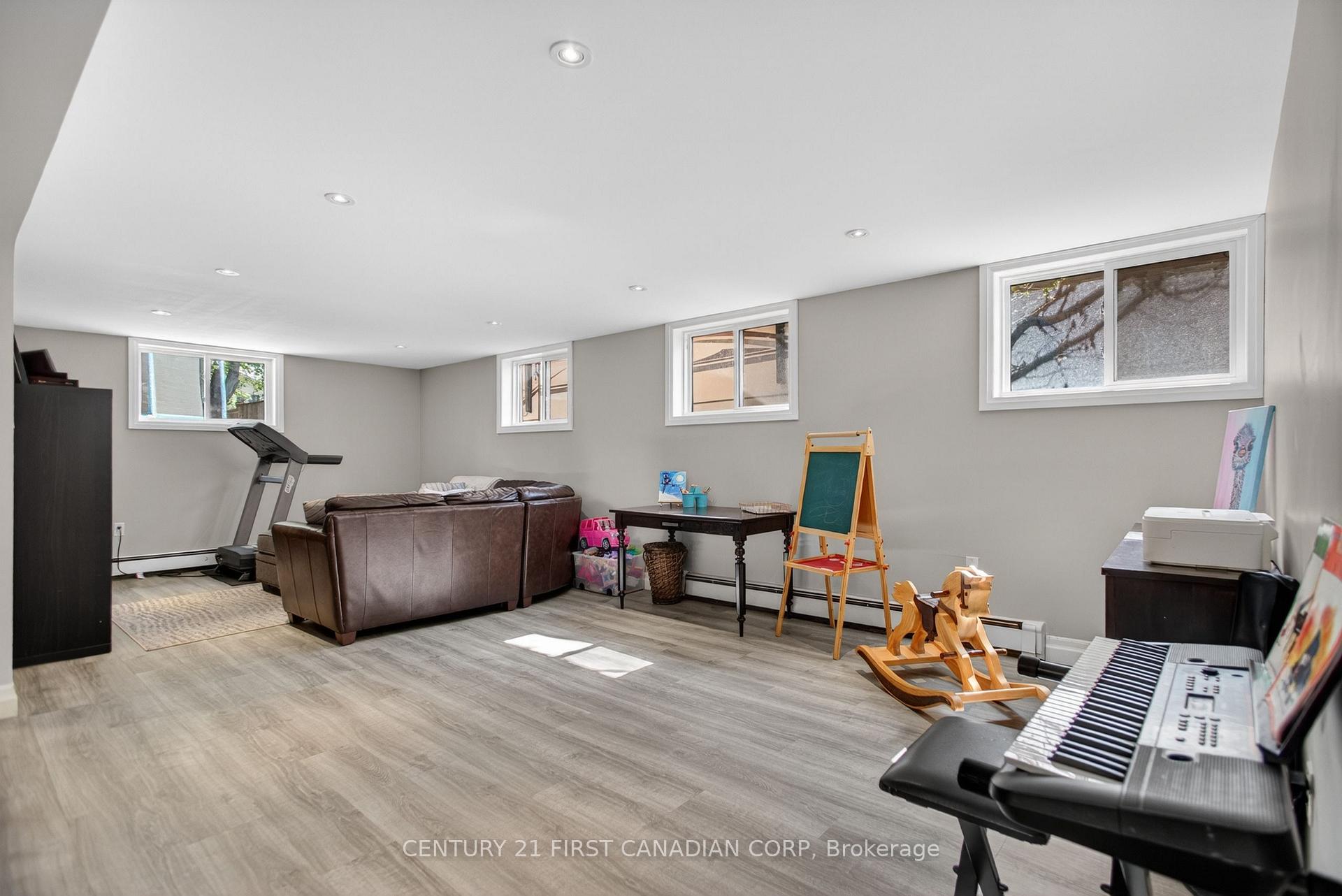 Photo 22 of 681 Brant Street, London, East C — HOMEH