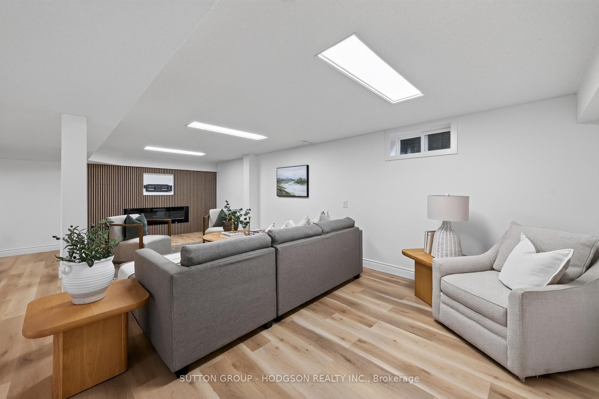 Photo 28 of 12 Spencer Crescent, London, North G — HOMEH