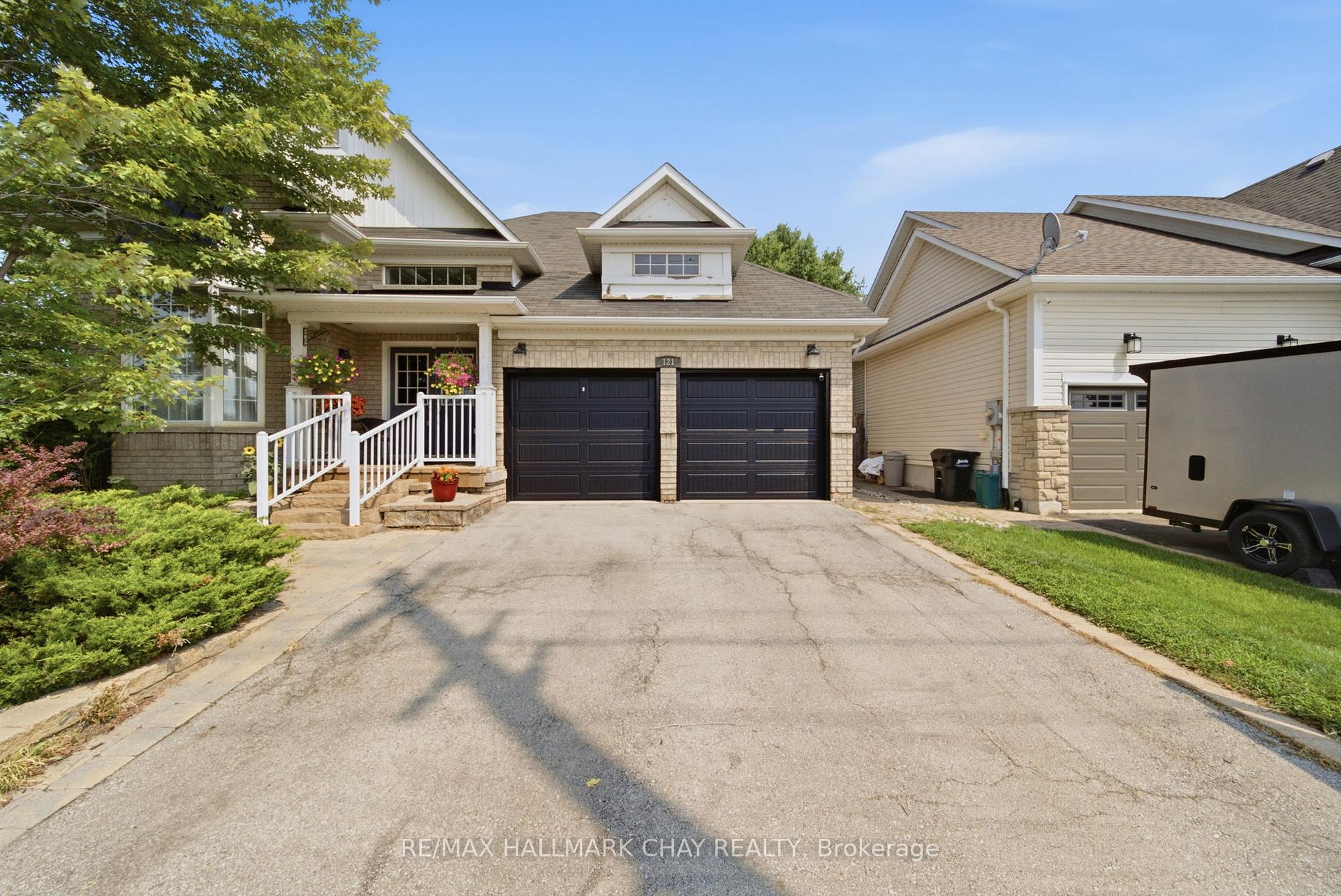 Photo 2 of 121 Prince William Way, Barrie, Innis-Shore — HOMEH
