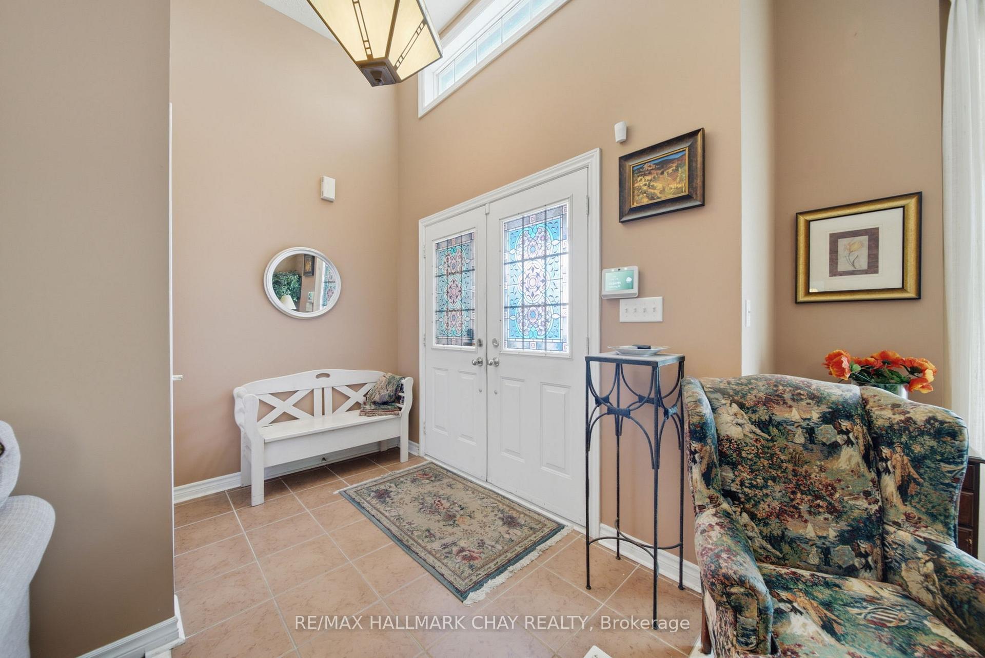 Photo 3 of 121 Prince William Way, Barrie, Innis-Shore — HOMEH