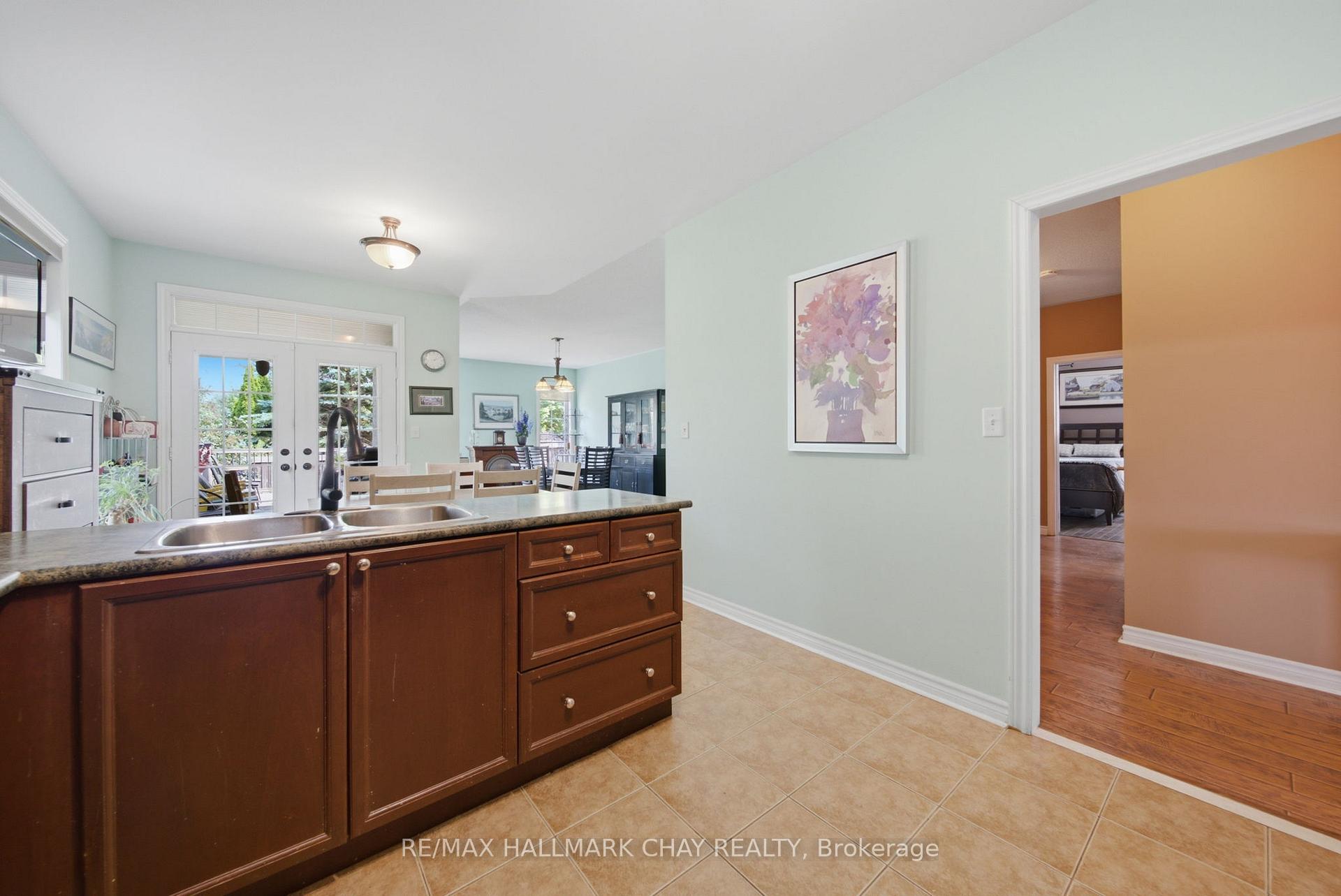 Photo 12 of 121 Prince William Way, Barrie, Innis-Shore — HOMEH