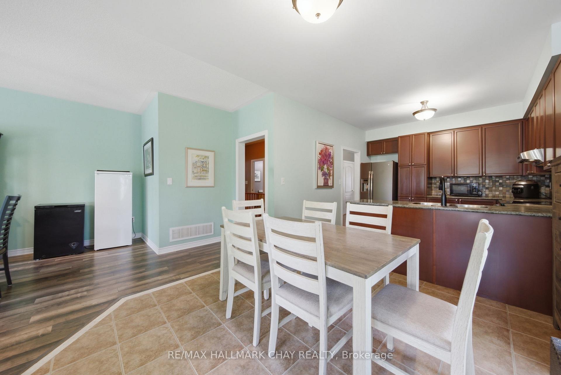 Photo 16 of 121 Prince William Way, Barrie, Innis-Shore — HOMEH