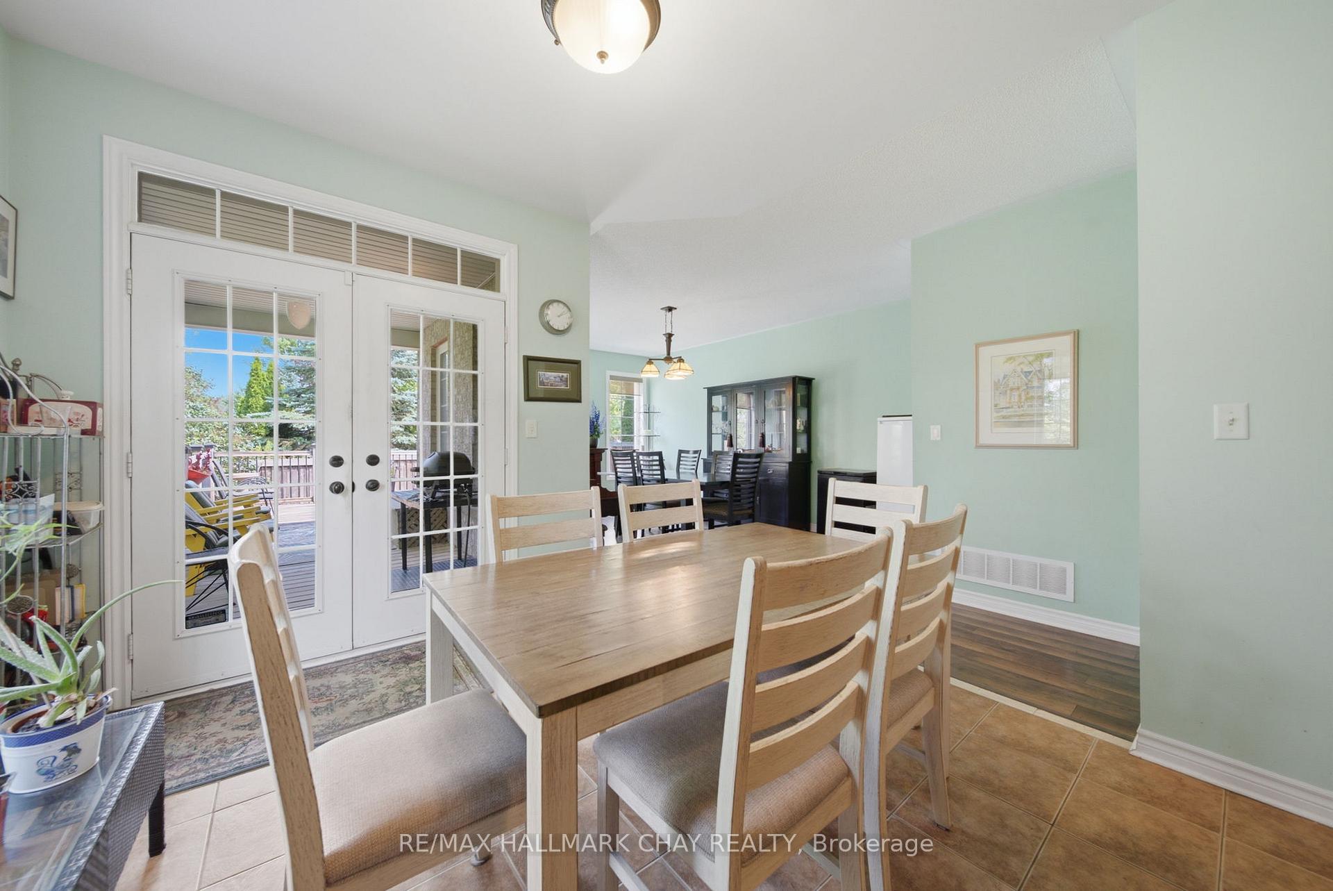 Photo 17 of 121 Prince William Way, Barrie, Innis-Shore — HOMEH