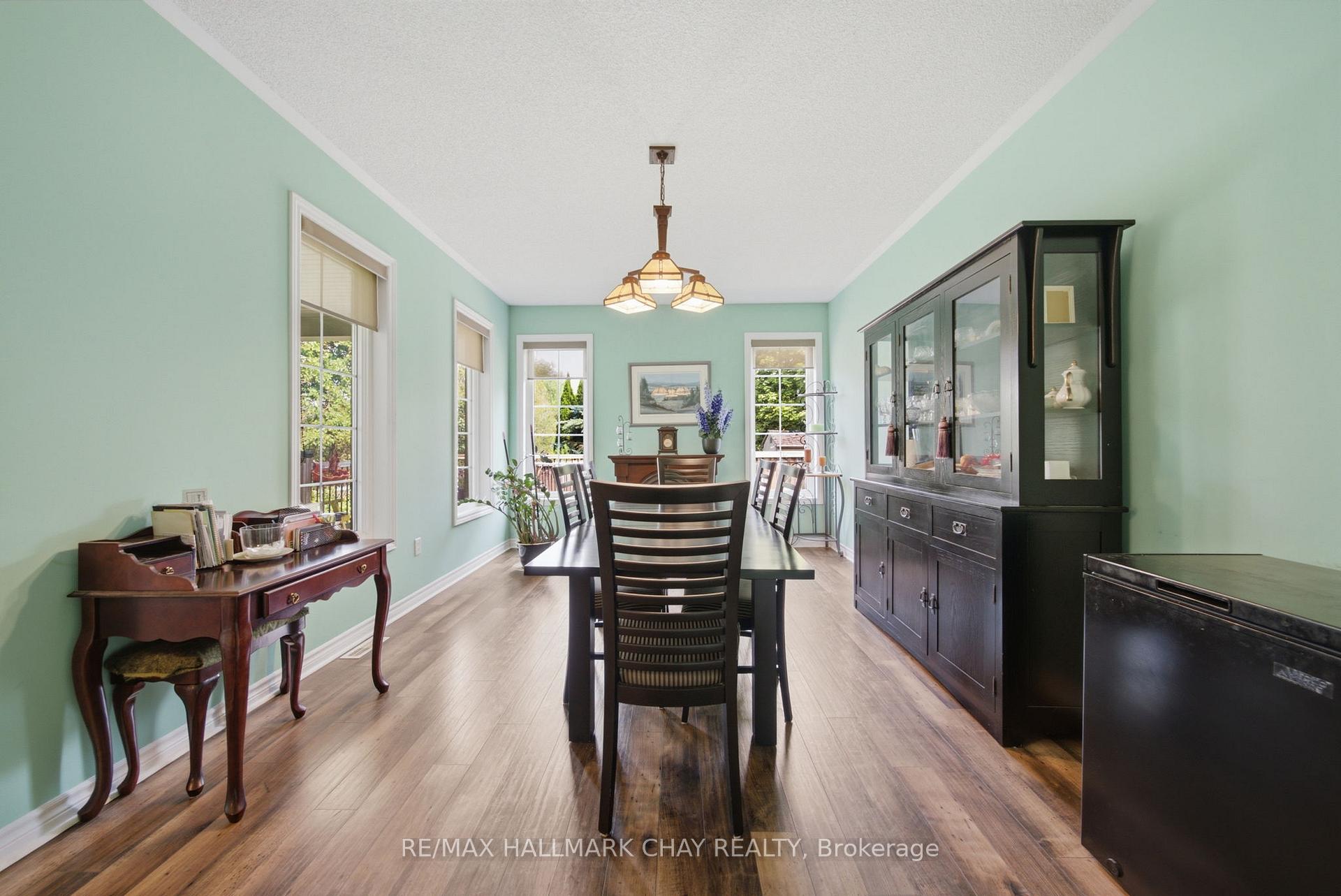 Photo 18 of 121 Prince William Way, Barrie, Innis-Shore — HOMEH