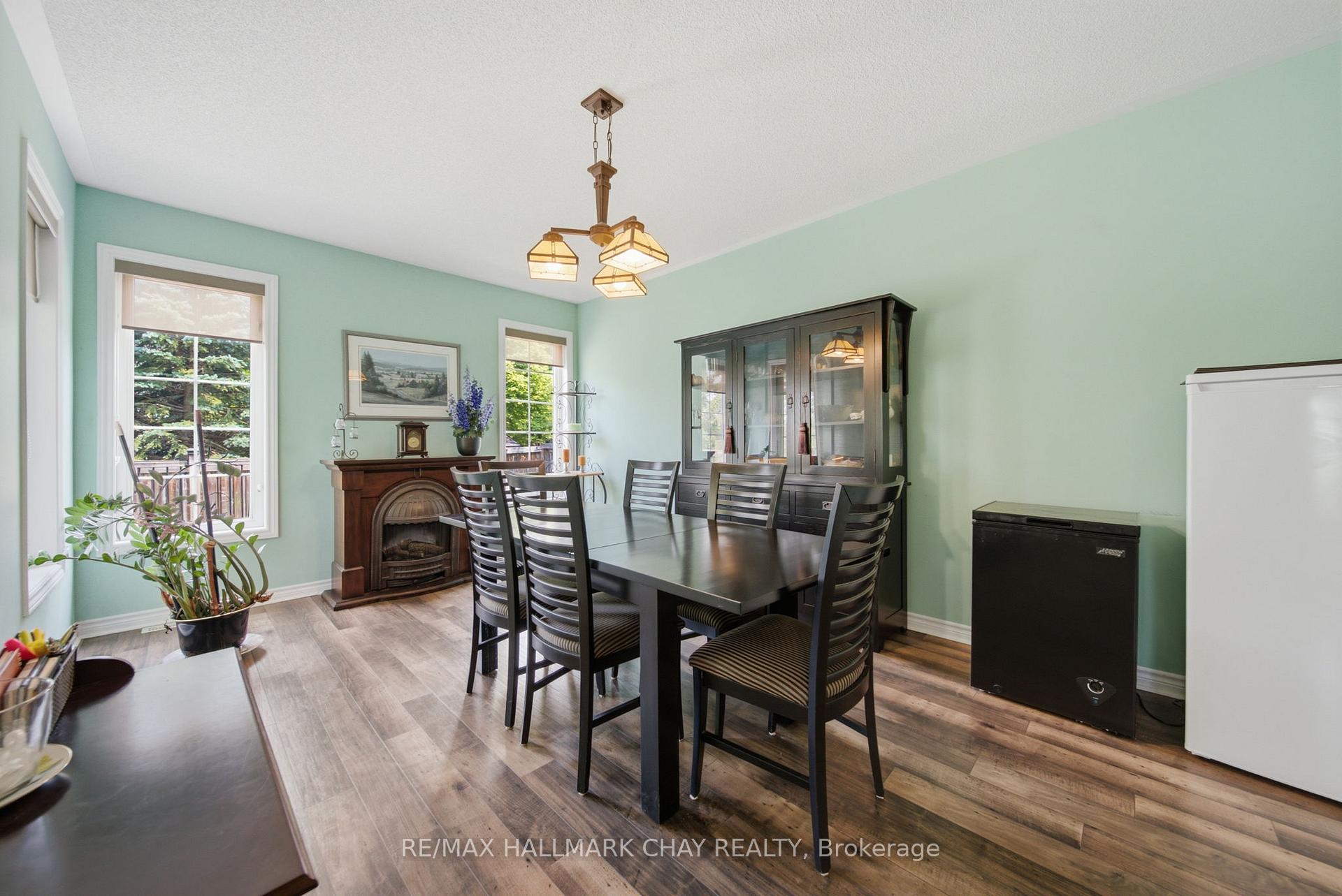 Photo 19 of 121 Prince William Way, Barrie, Innis-Shore — HOMEH