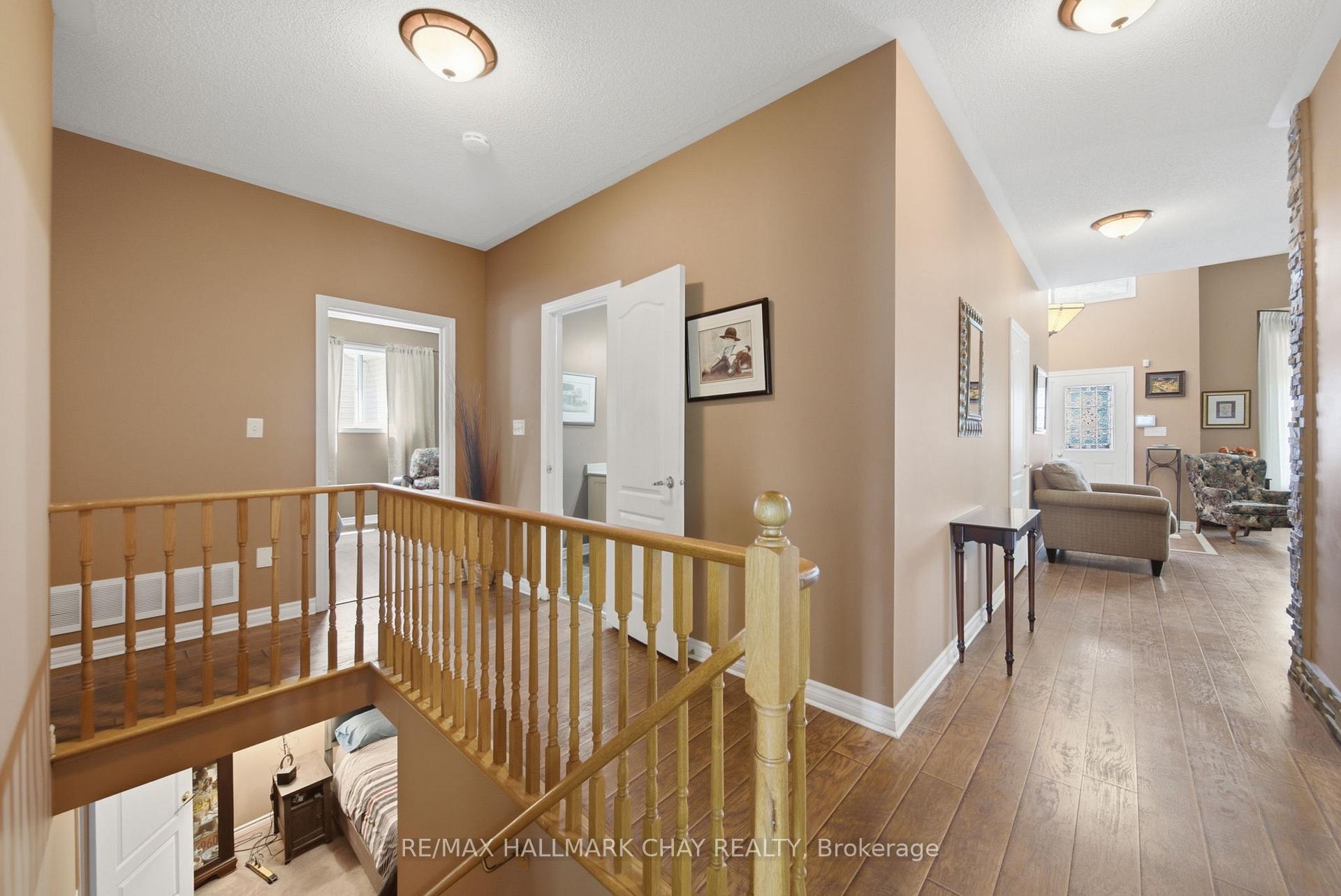 Photo 21 of 121 Prince William Way, Barrie, Innis-Shore — HOMEH