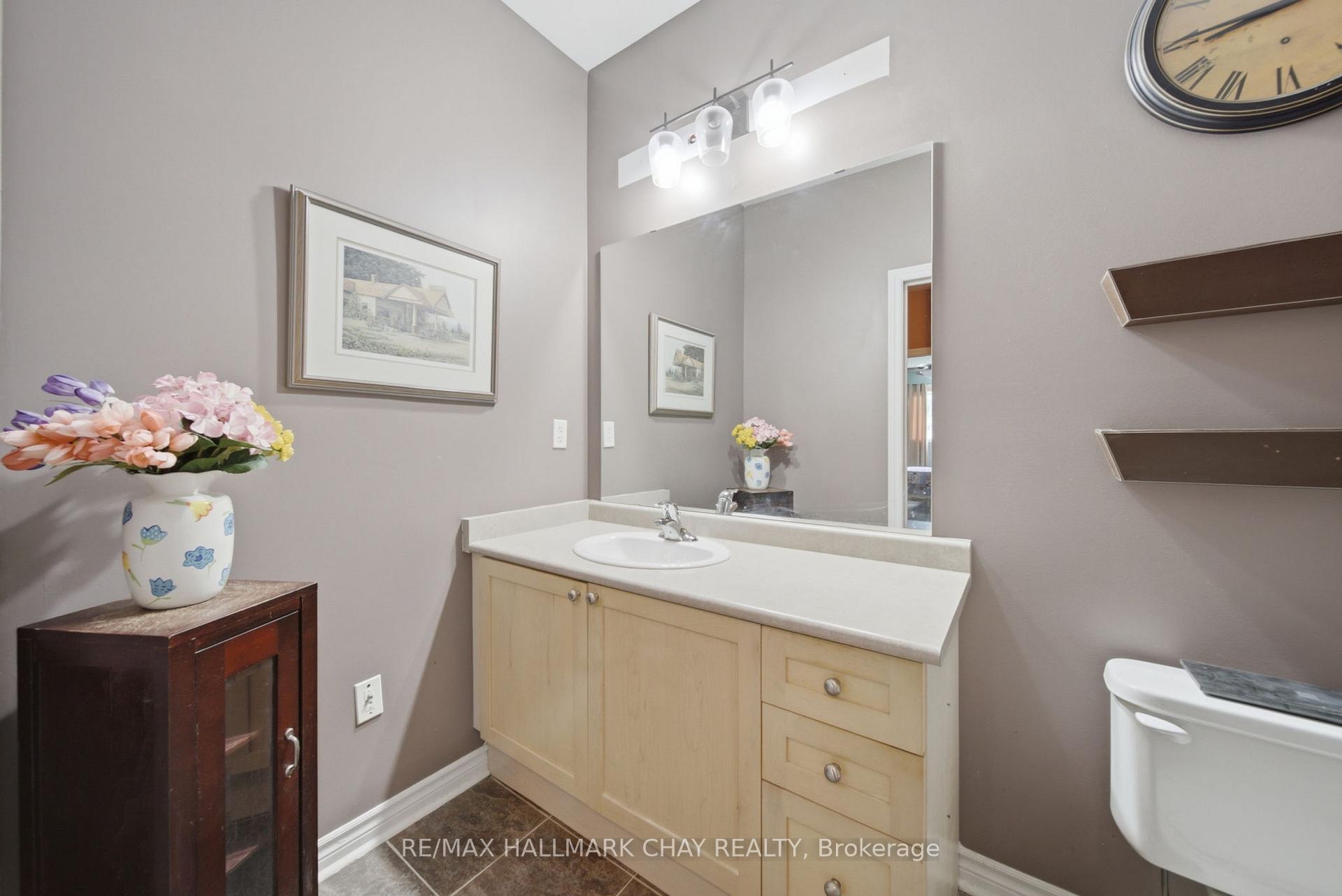 Photo 23 of 121 Prince William Way, Barrie, Innis-Shore — HOMEH