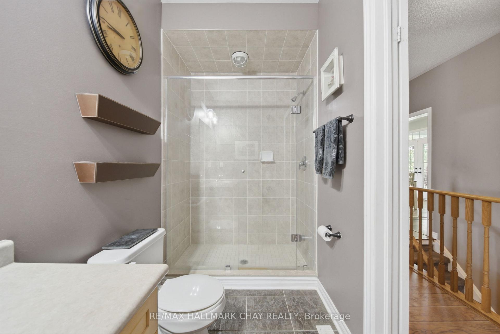 Photo 24 of 121 Prince William Way, Barrie, Innis-Shore — HOMEH