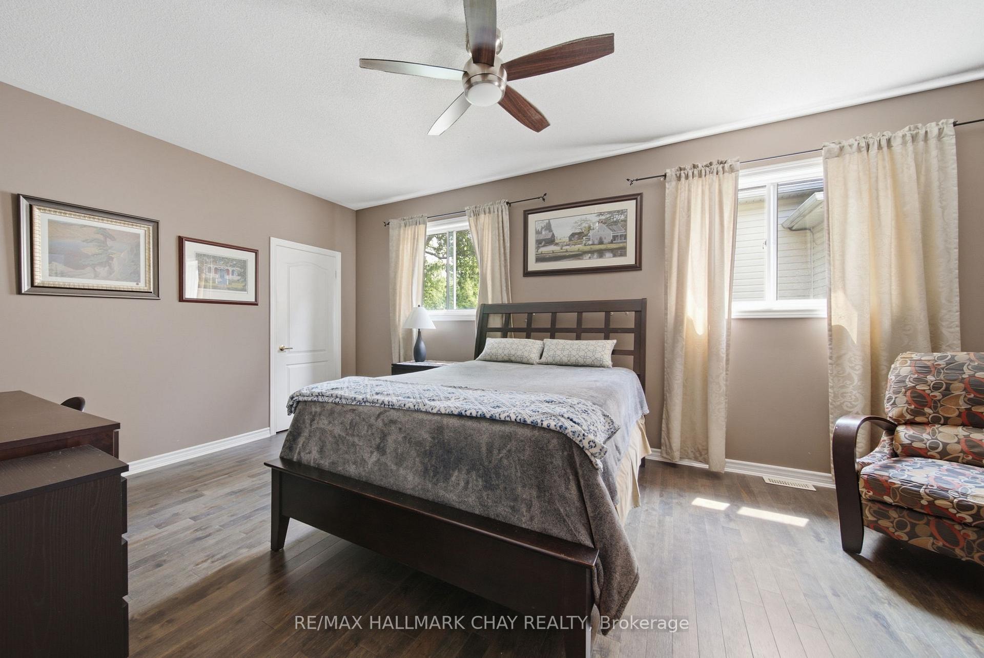 Photo 25 of 121 Prince William Way, Barrie, Innis-Shore — HOMEH