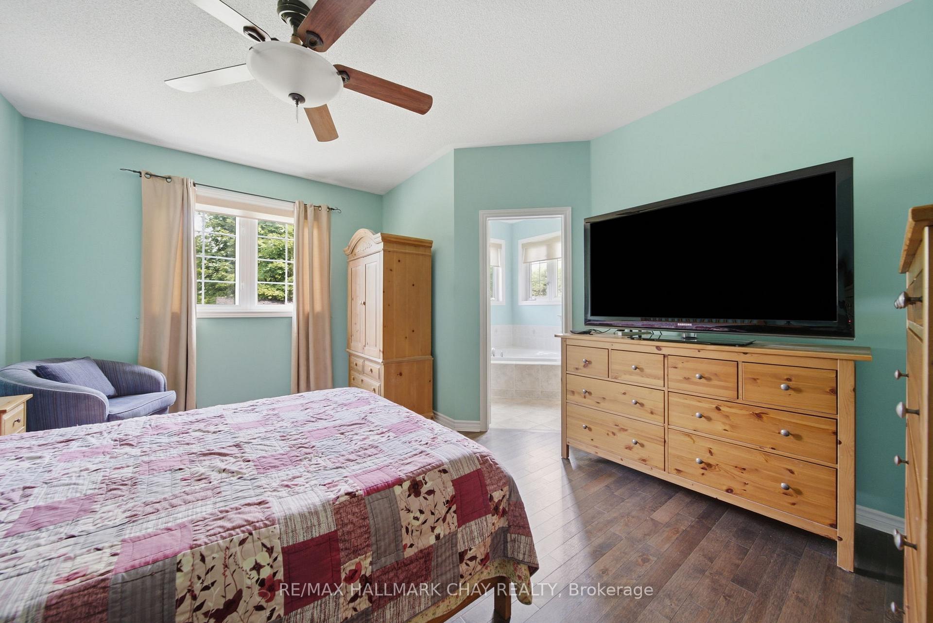 Photo 29 of 121 Prince William Way, Barrie, Innis-Shore — HOMEH
