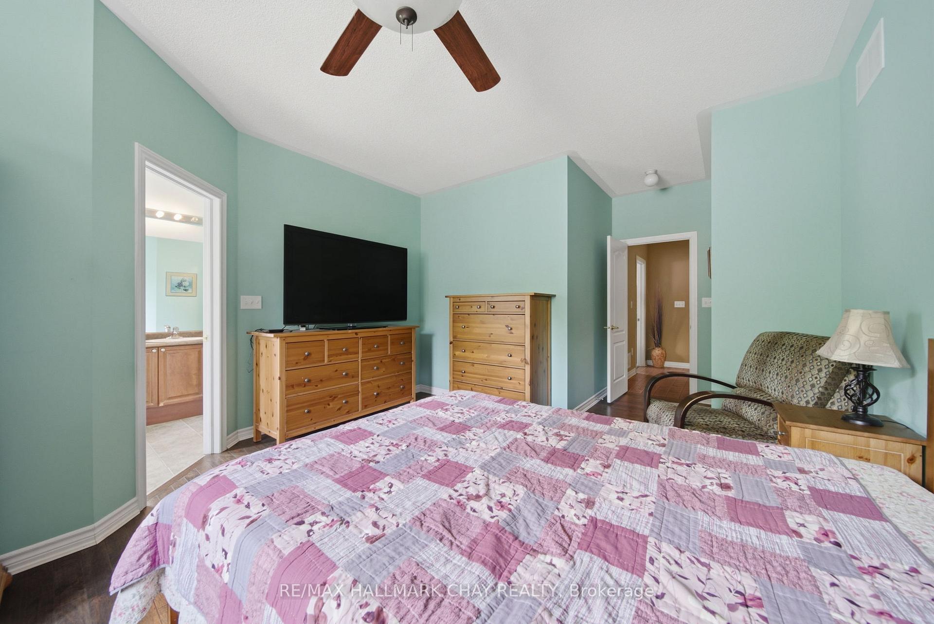 Photo 30 of 121 Prince William Way, Barrie, Innis-Shore — HOMEH