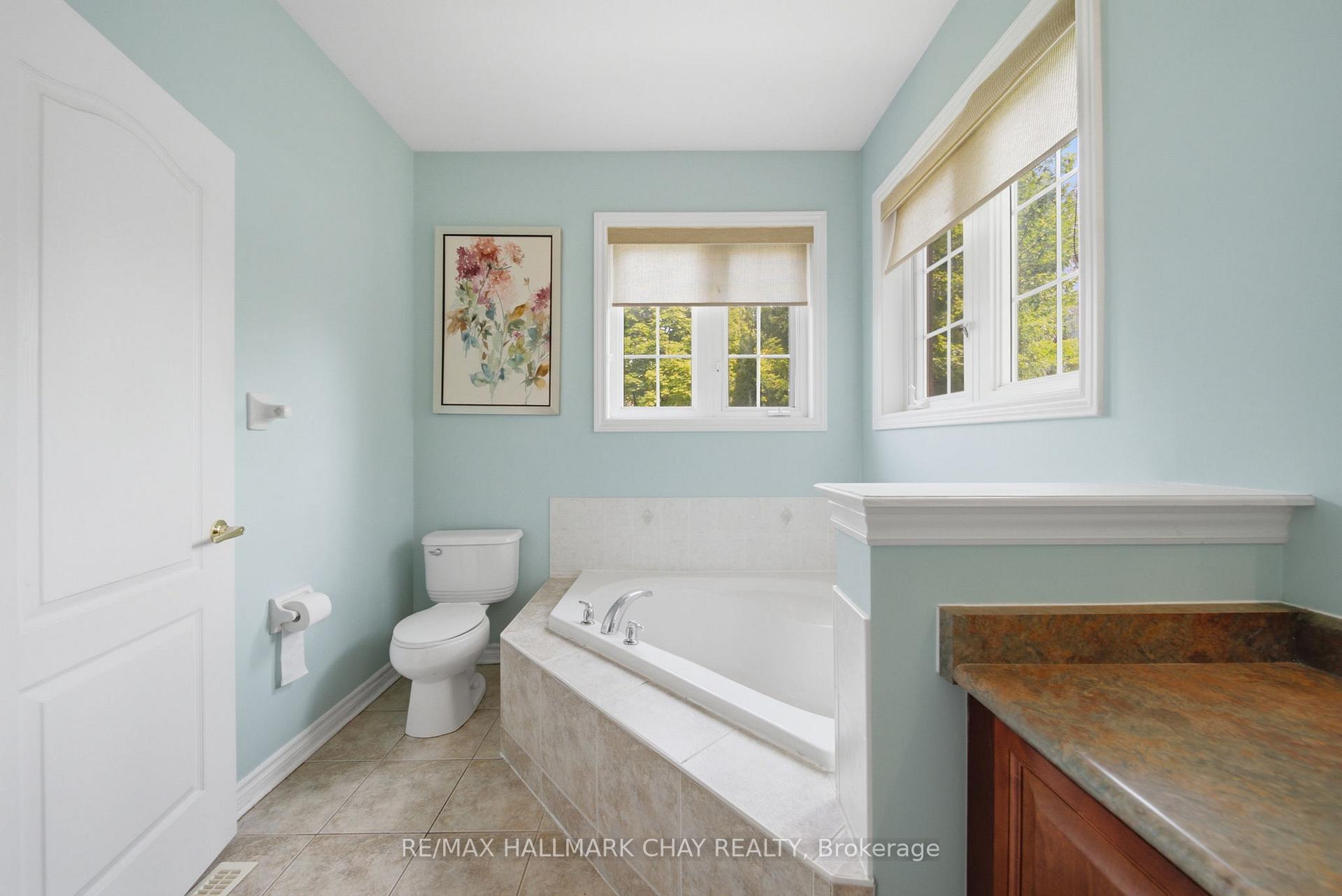 Photo 32 of 121 Prince William Way, Barrie, Innis-Shore — HOMEH