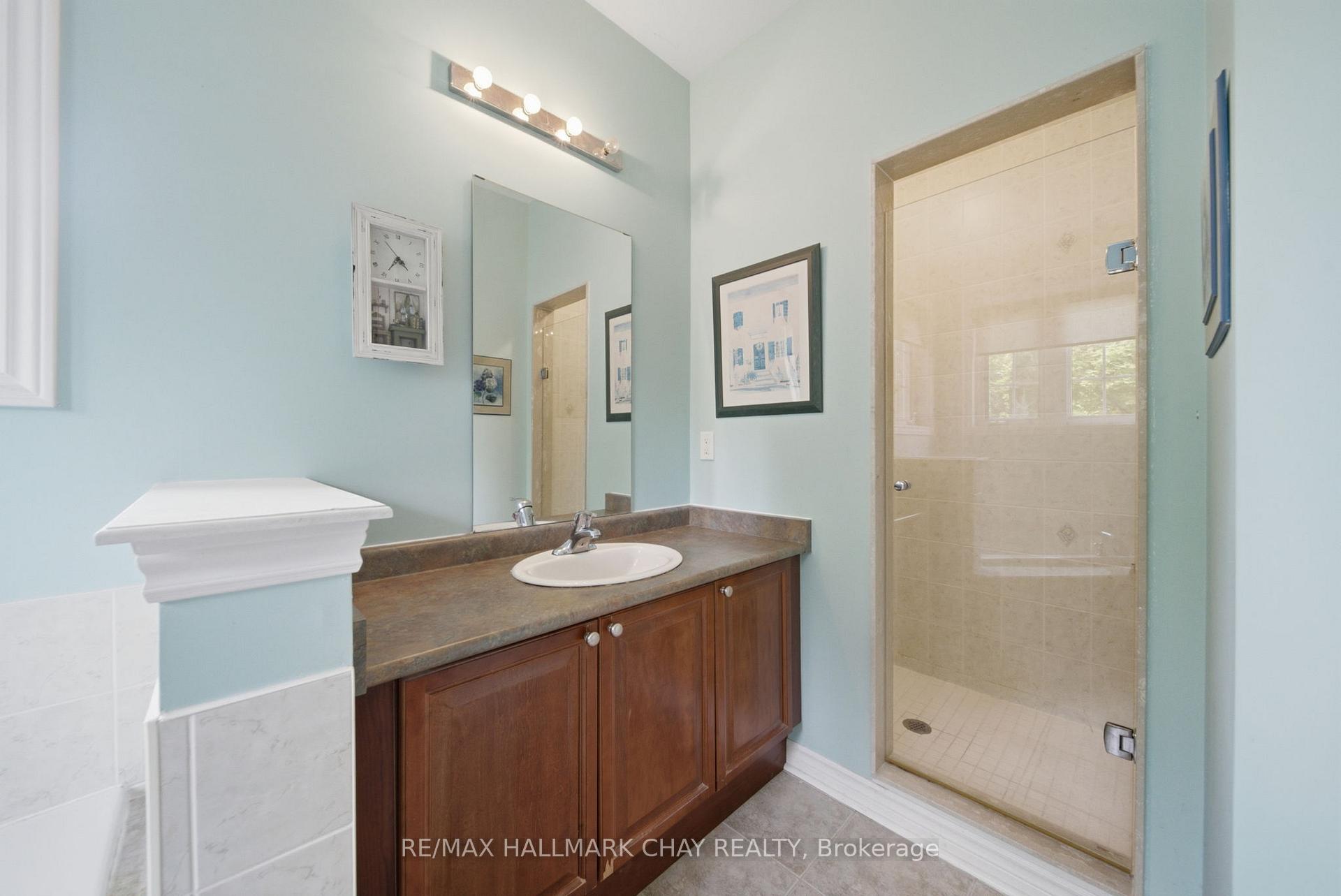 Photo 34 of 121 Prince William Way, Barrie, Innis-Shore — HOMEH