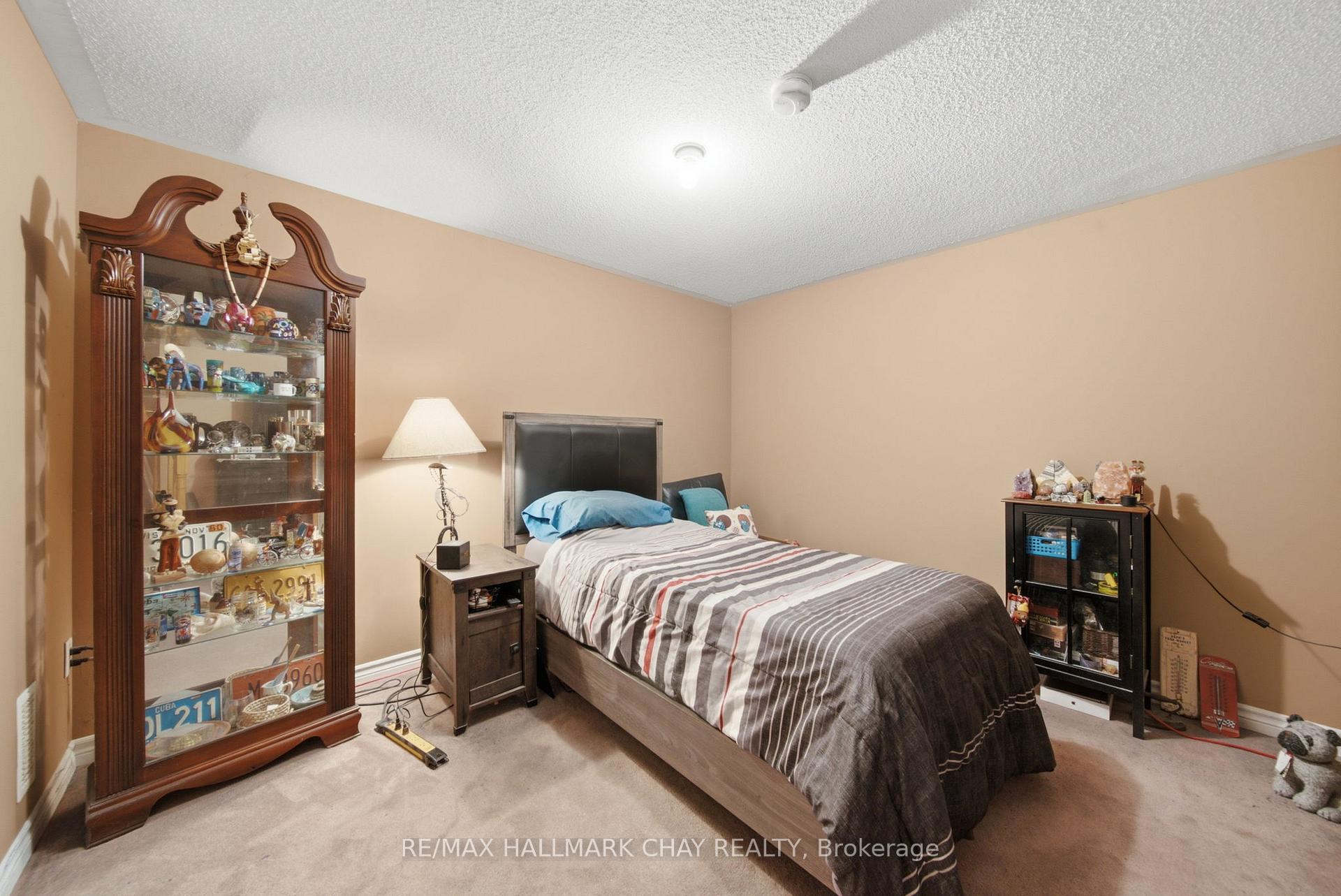 Photo 35 of 121 Prince William Way, Barrie, Innis-Shore — HOMEH