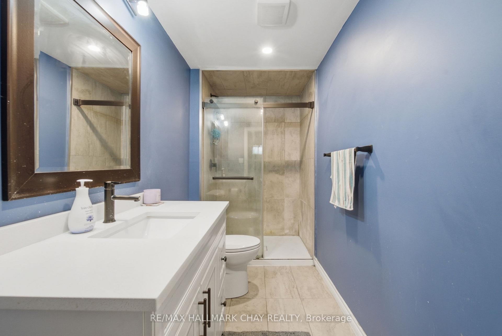 Photo 37 of 121 Prince William Way, Barrie, Innis-Shore — HOMEH