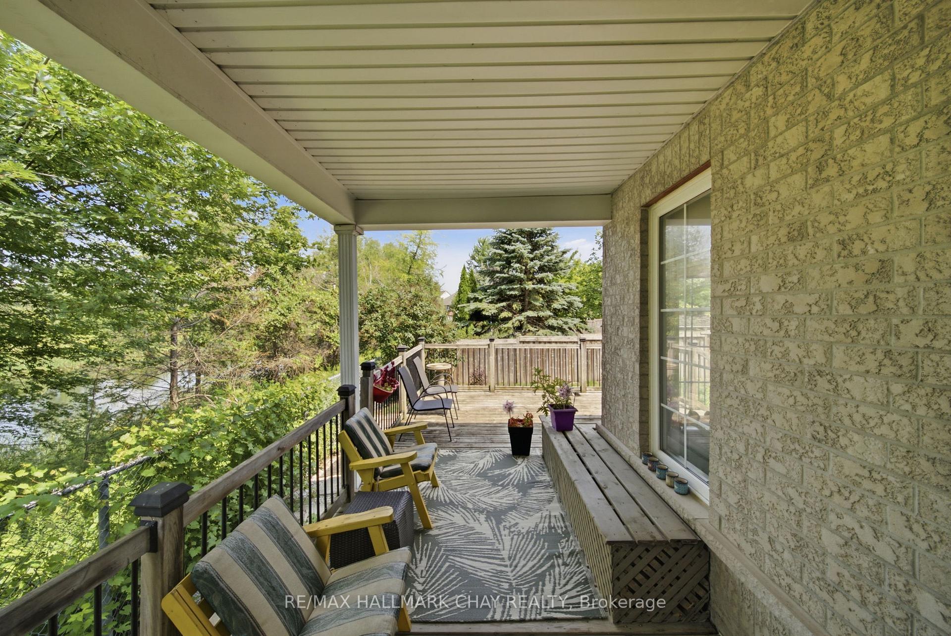 Photo 38 of 121 Prince William Way, Barrie, Innis-Shore — HOMEH