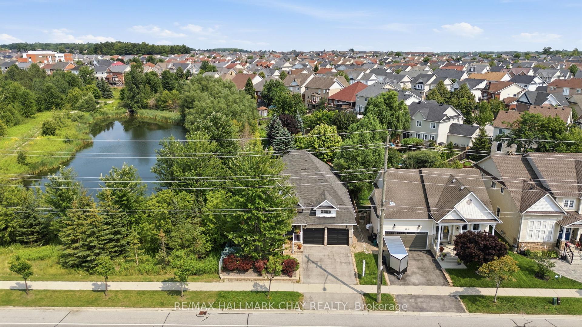 Photo 45 of 121 Prince William Way, Barrie, Innis-Shore — HOMEH