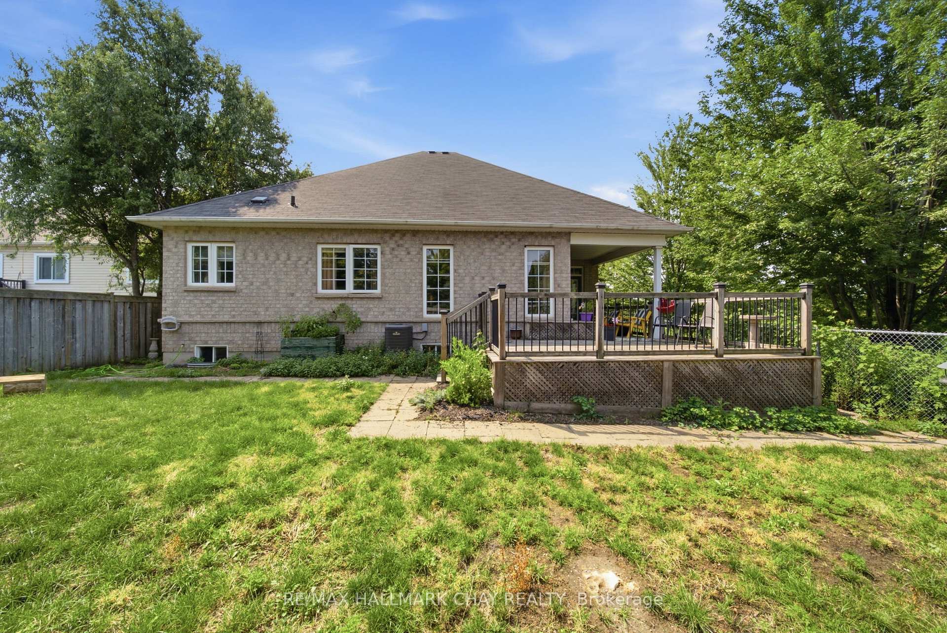 Photo 46 of 121 Prince William Way, Barrie, Innis-Shore — HOMEH