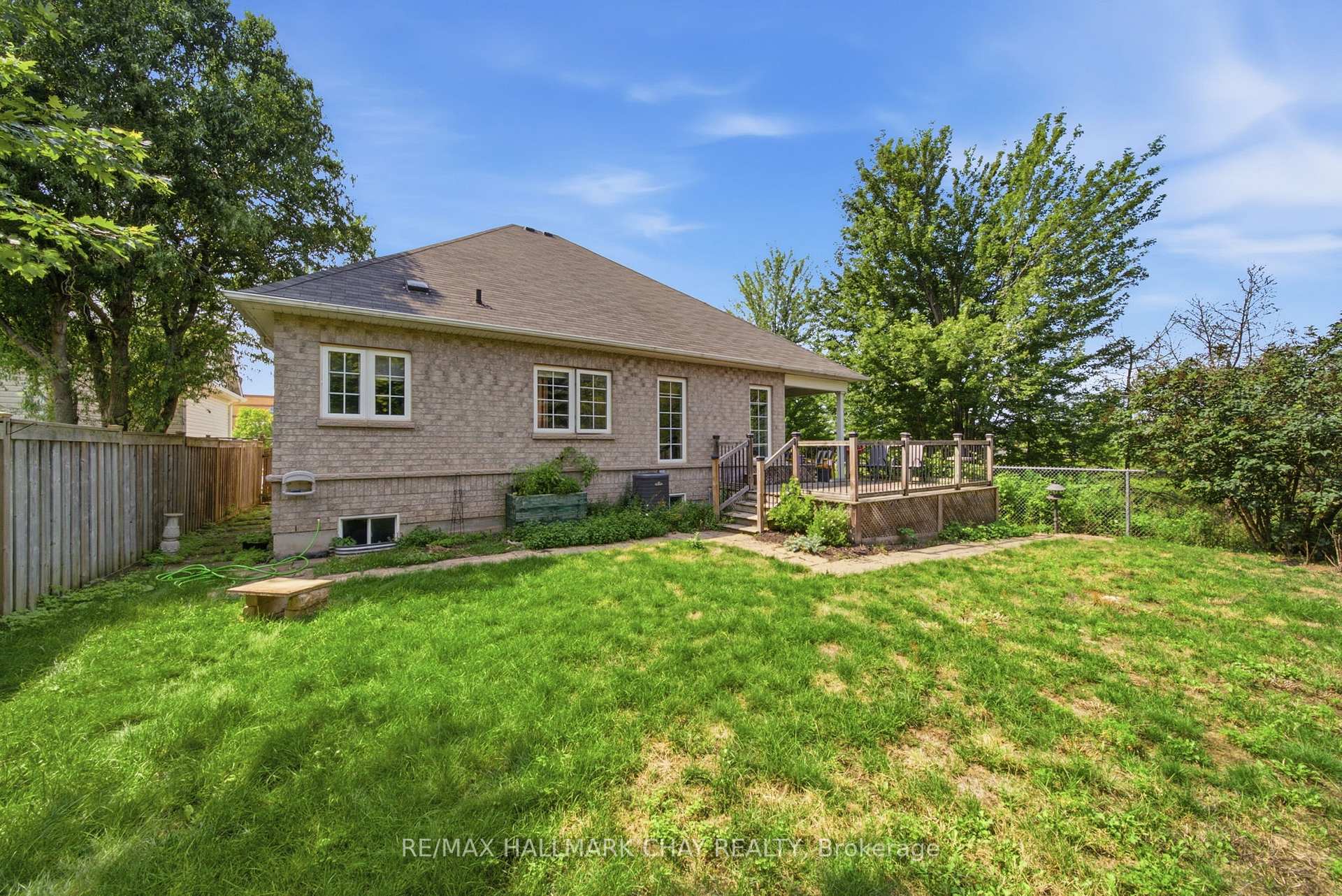 Photo 47 of 121 Prince William Way, Barrie, Innis-Shore — HOMEH