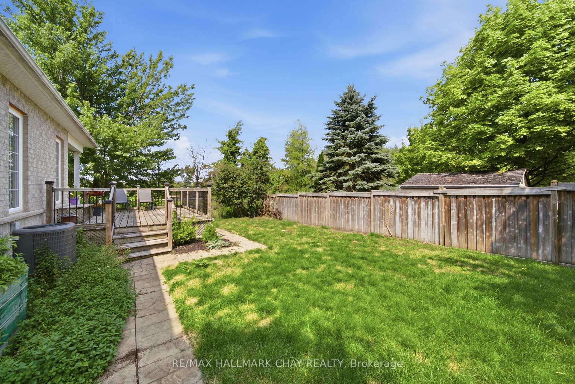 Photo 48 of 121 Prince William Way, Barrie, Innis-Shore — HOMEH