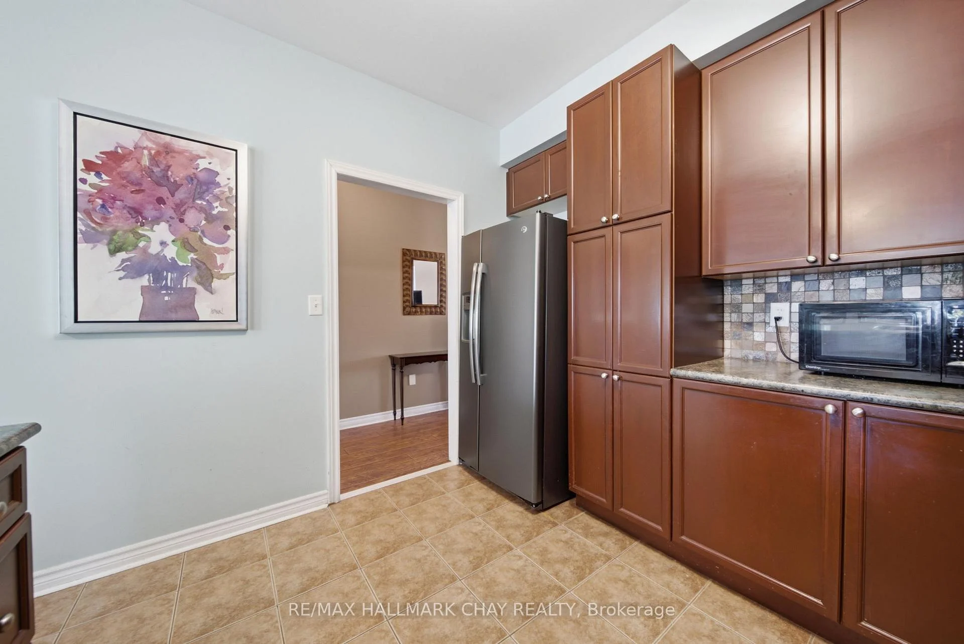 Photo 13 of 121 Prince William Way, Barrie, Innis-Shore — HOMEH
