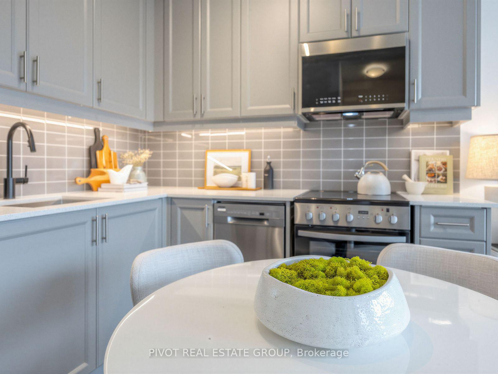 Photo 10 of Unit 802, 2333 Khalsa Gate, Oakville, Westmount — HOMEH