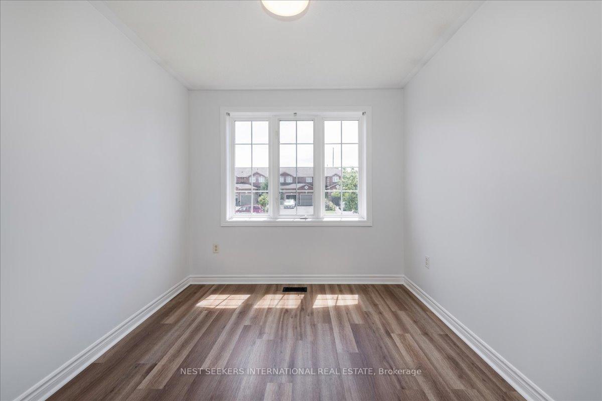 Photo 4 of Unit Upper Level, 116 Courtney Crescent, Barrie, Painswick South — HOMEH