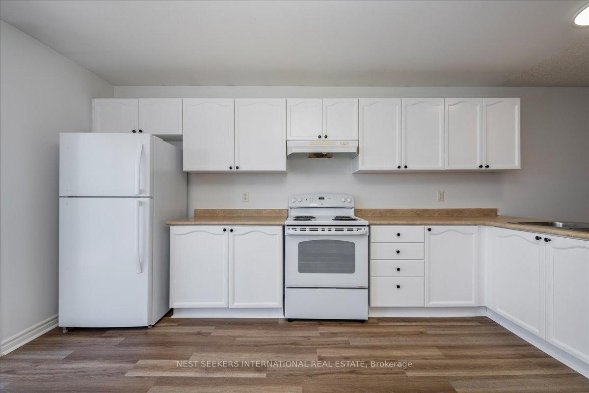 Photo 10 of Unit Upper Level, 116 Courtney Crescent, Barrie, Painswick South — HOMEH