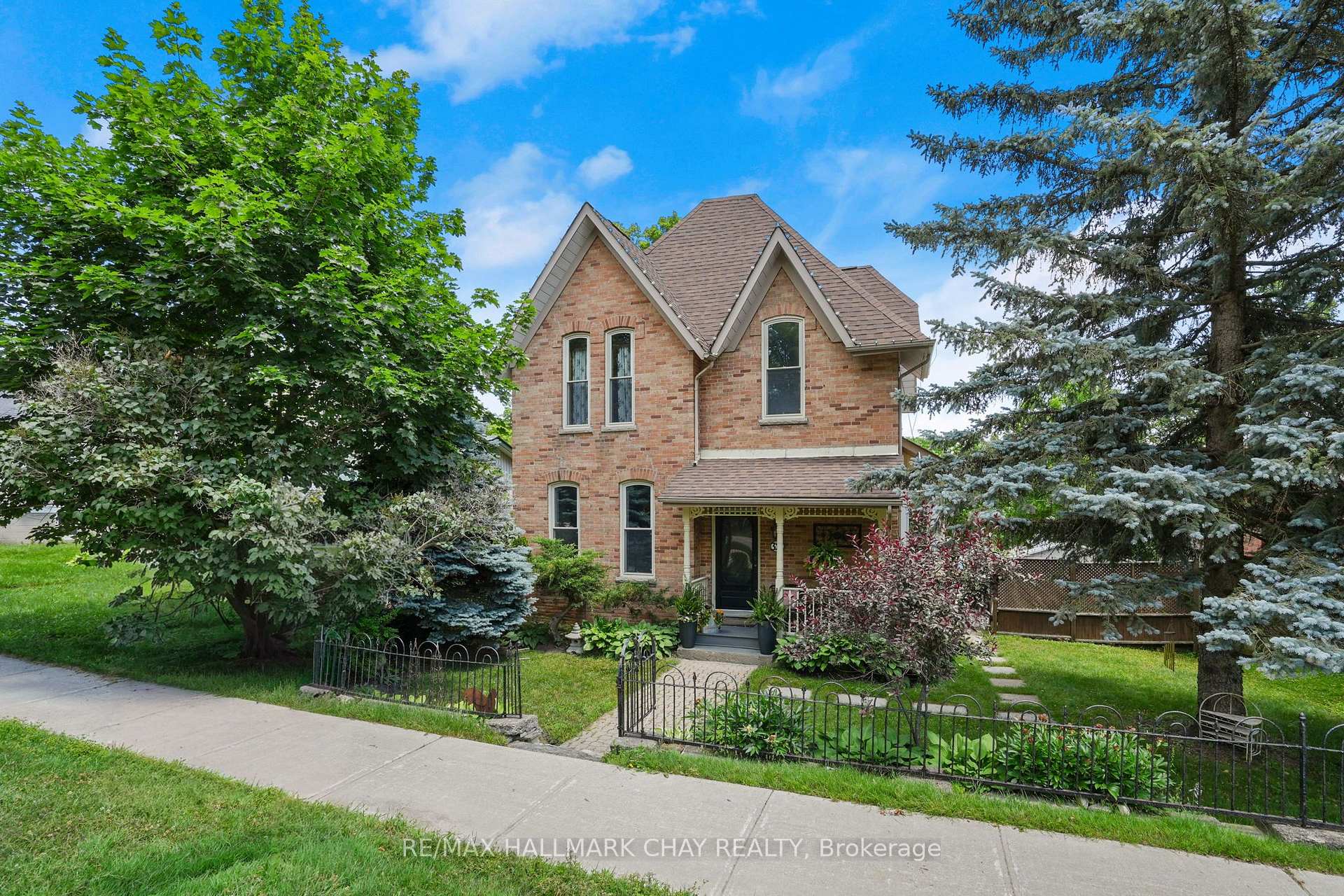Front of 321 Owen Sound Street