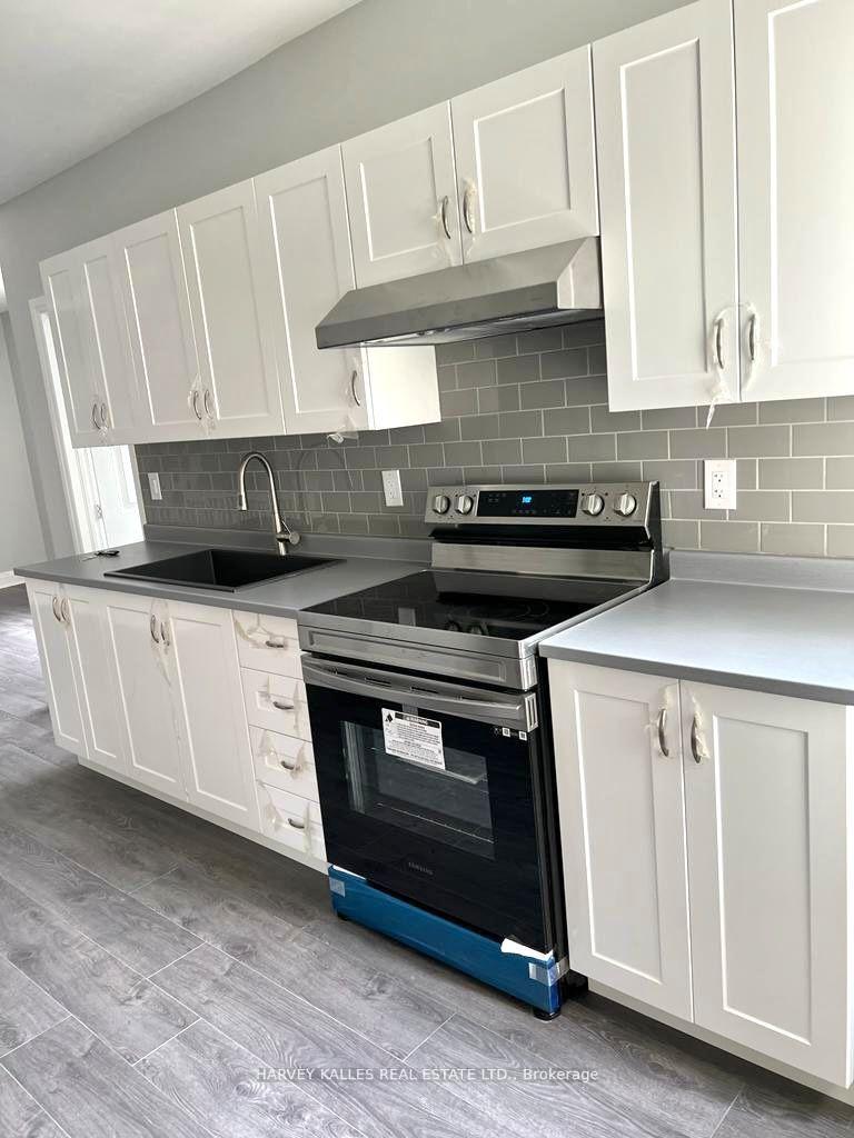 Photo 3 of Unit Upper, 202 Major Street, Toronto, University — HOMEH