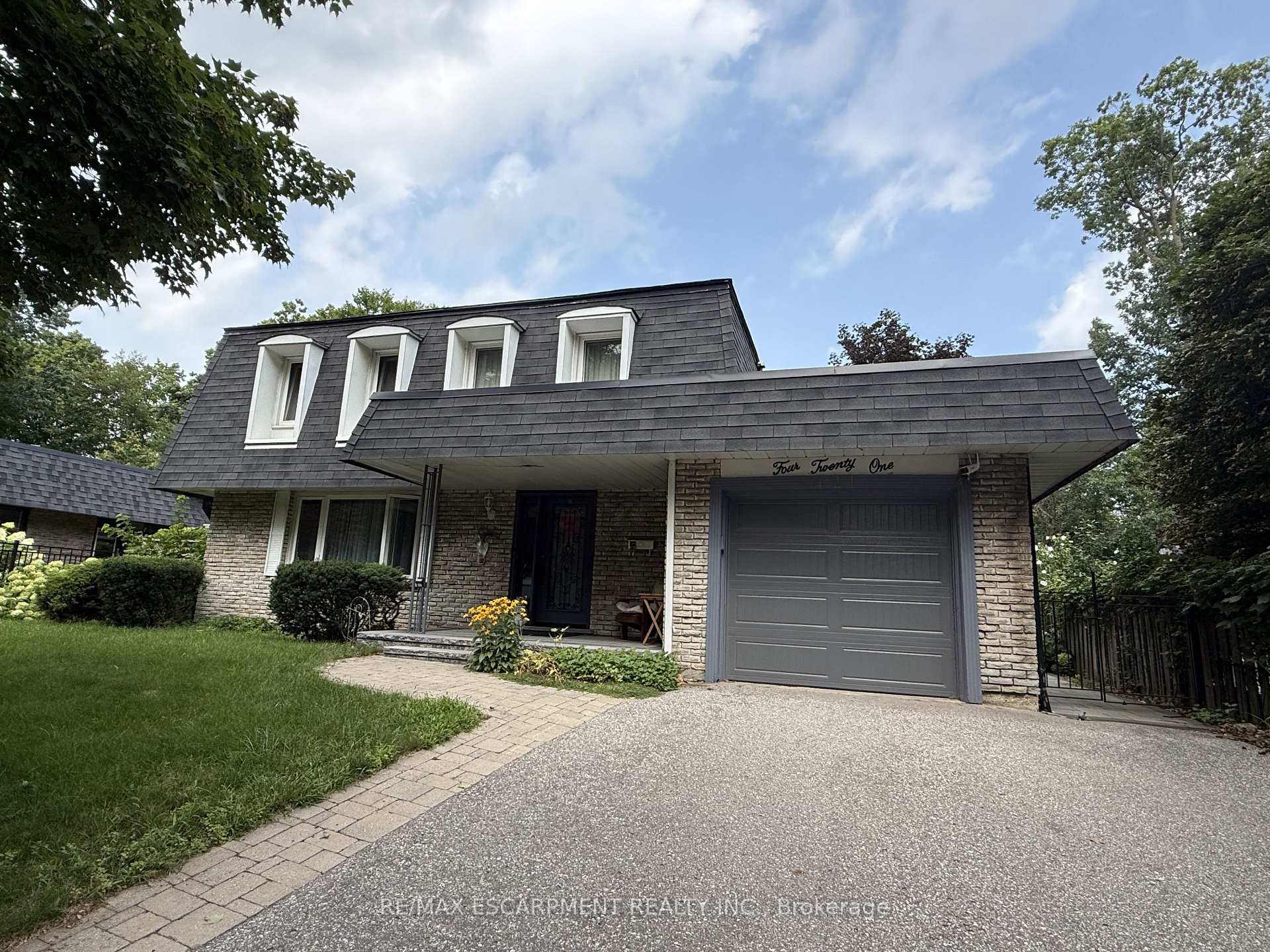 Photo 2 of 421 Canterbury Crescent, Oakville, Ford — HOMEH