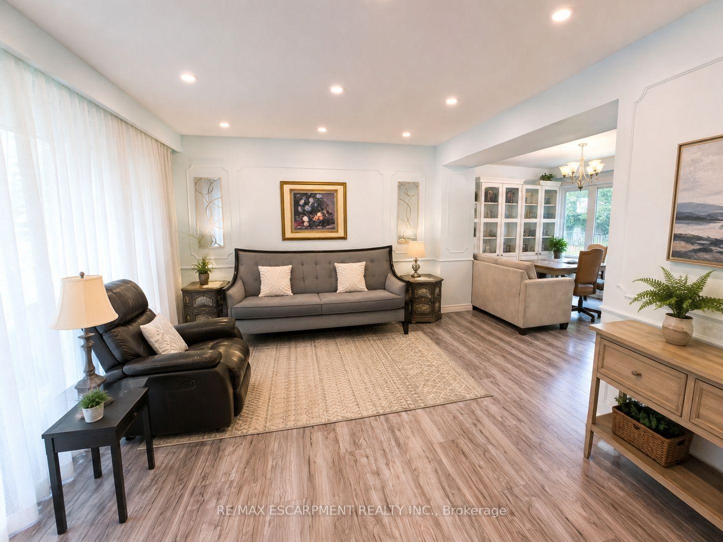 Photo 5 of 421 Canterbury Crescent, Oakville, Ford — HOMEH