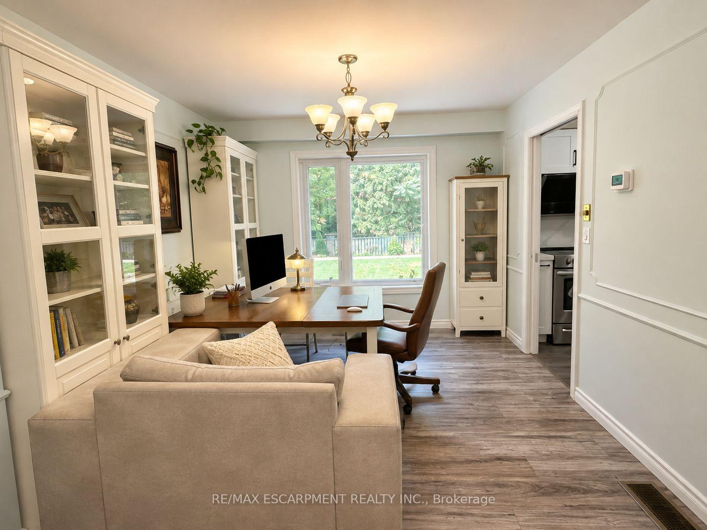 Photo 6 of 421 Canterbury Crescent, Oakville, Ford — HOMEH
