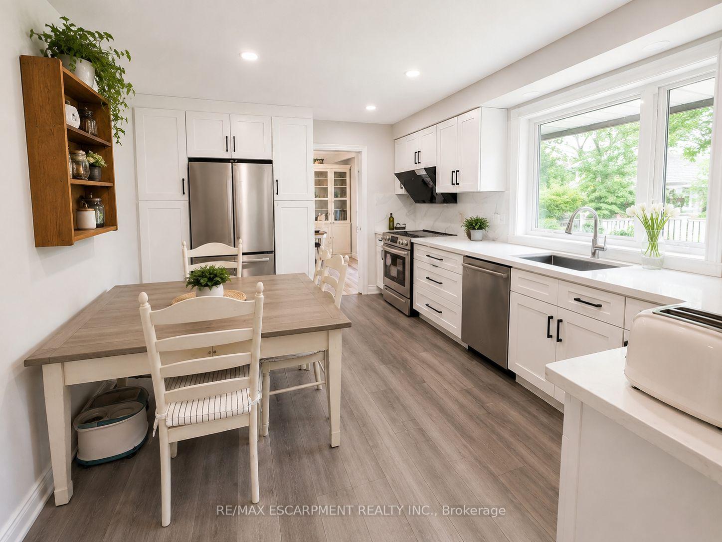 Photo 7 of 421 Canterbury Crescent, Oakville, Ford — HOMEH