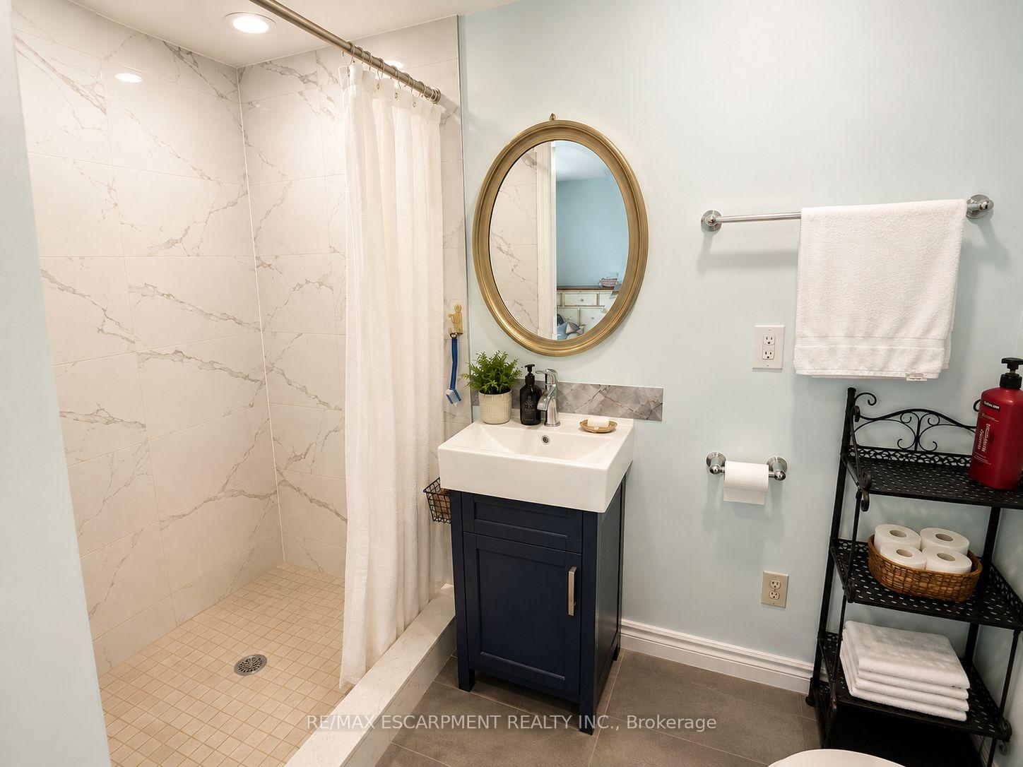 Photo 8 of 421 Canterbury Crescent, Oakville, Ford — HOMEH