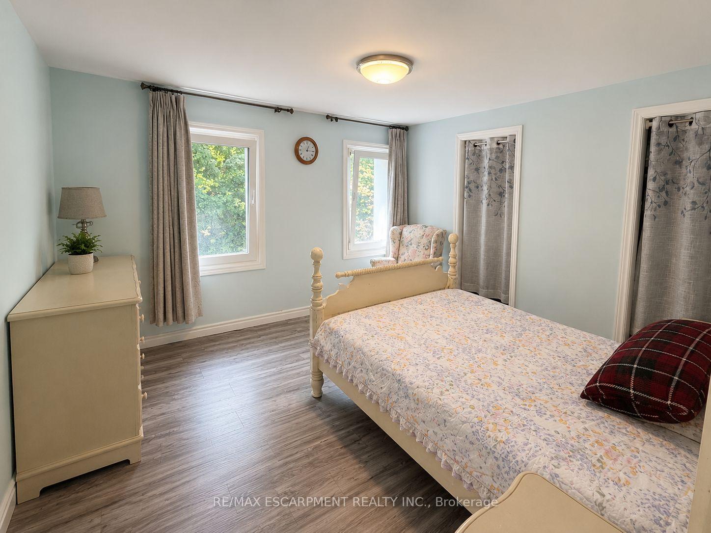 Photo 9 of 421 Canterbury Crescent, Oakville, Ford — HOMEH