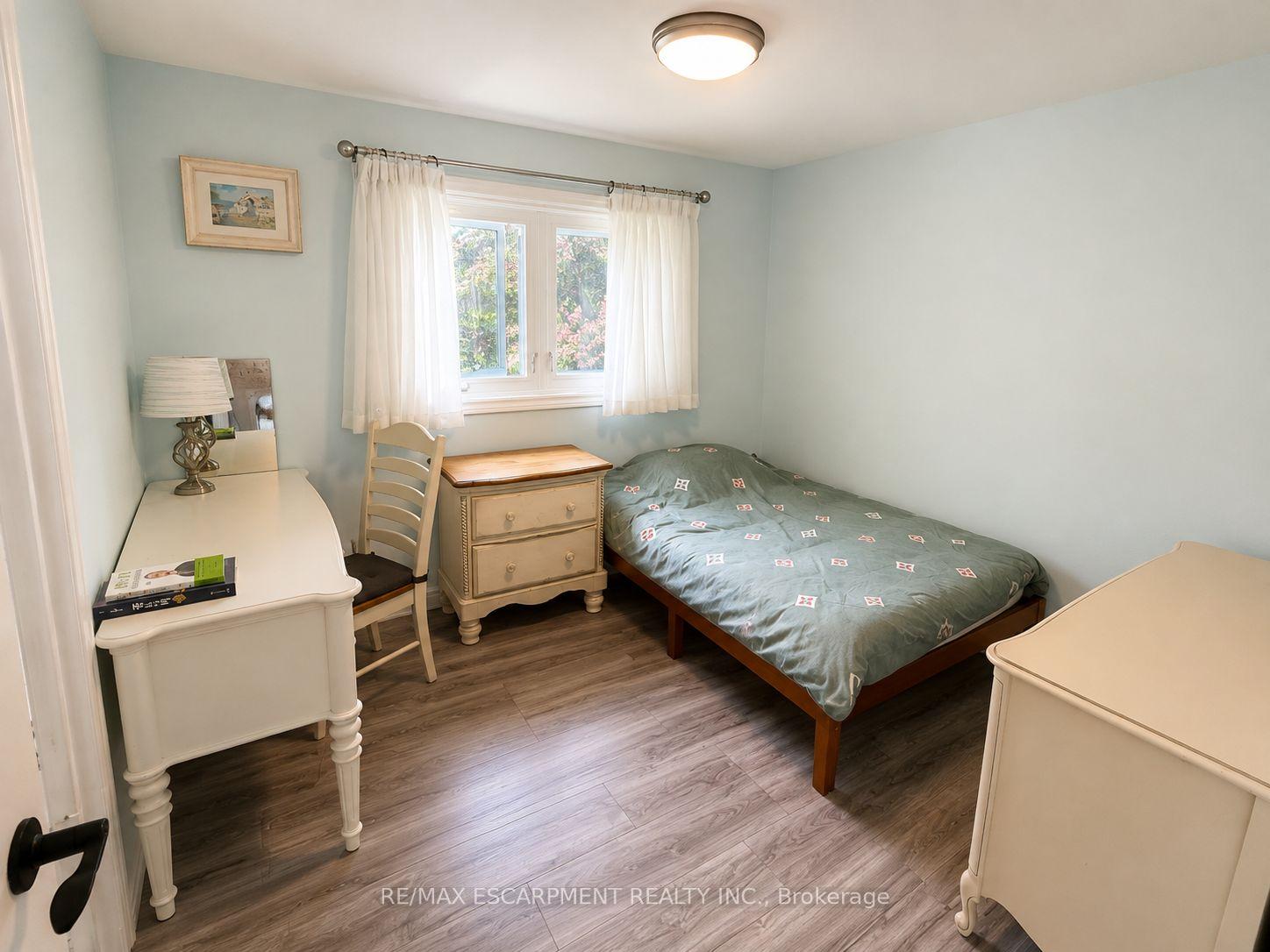 Photo 10 of 421 Canterbury Crescent, Oakville, Ford — HOMEH