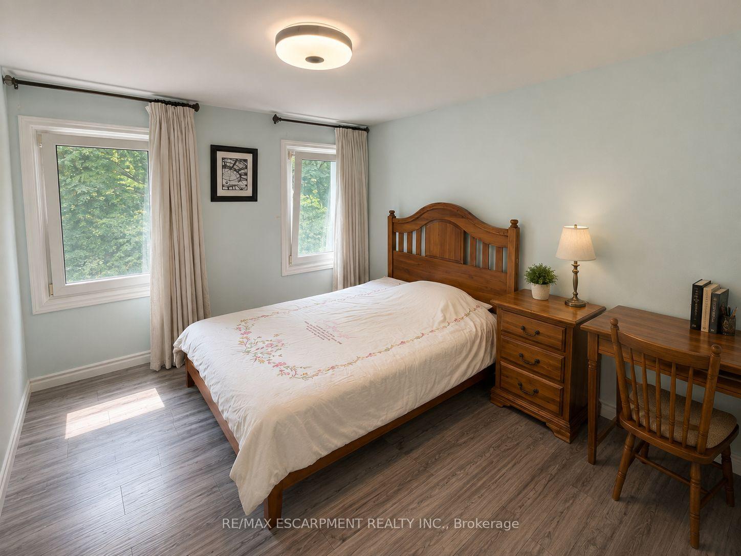 Photo 11 of 421 Canterbury Crescent, Oakville, Ford — HOMEH
