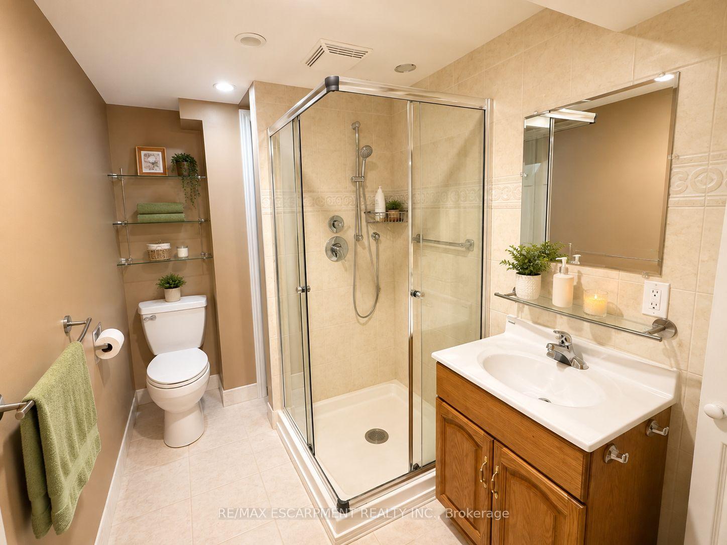 Photo 15 of 421 Canterbury Crescent, Oakville, Ford — HOMEH