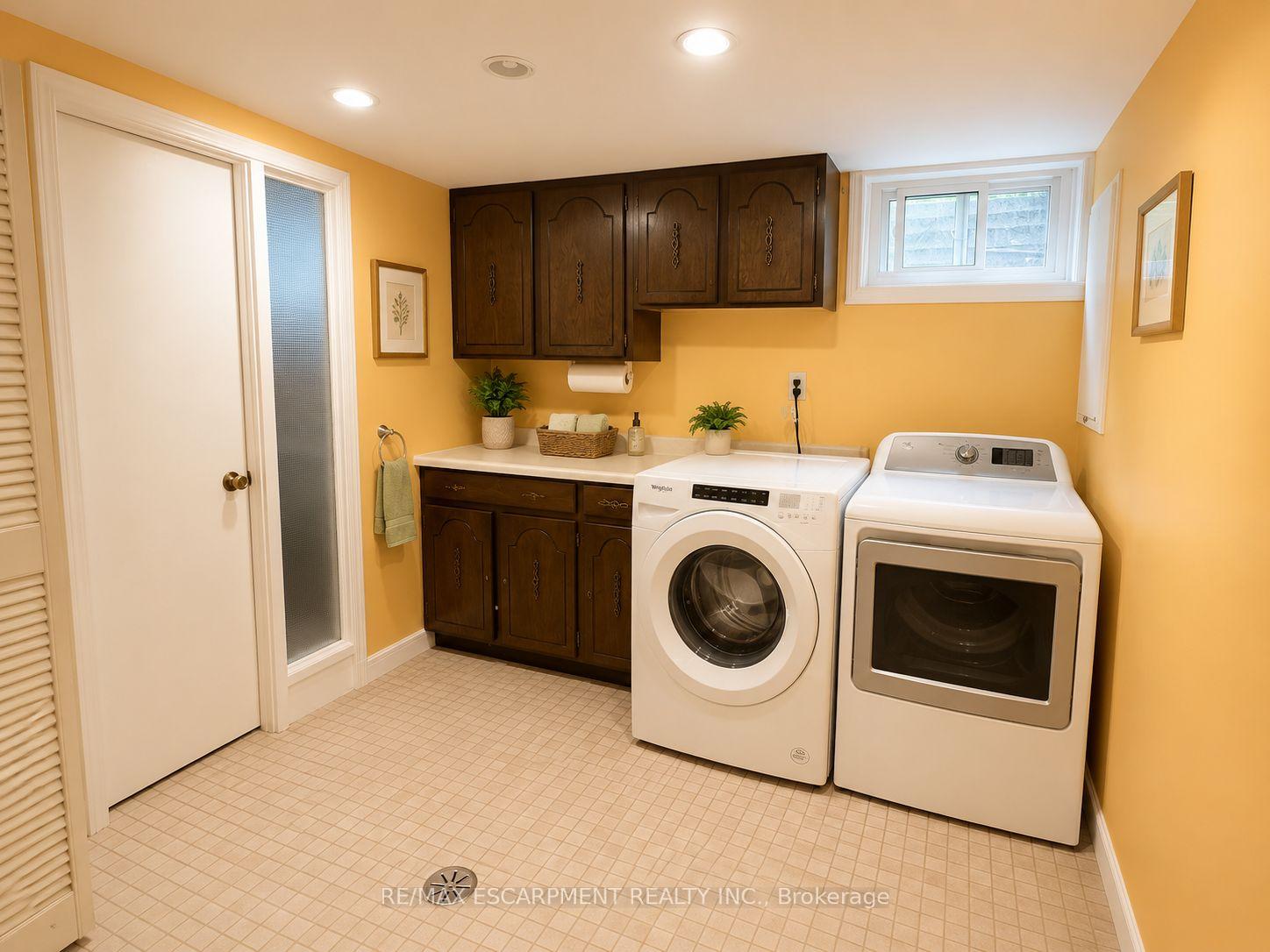 Photo 16 of 421 Canterbury Crescent, Oakville, Ford — HOMEH