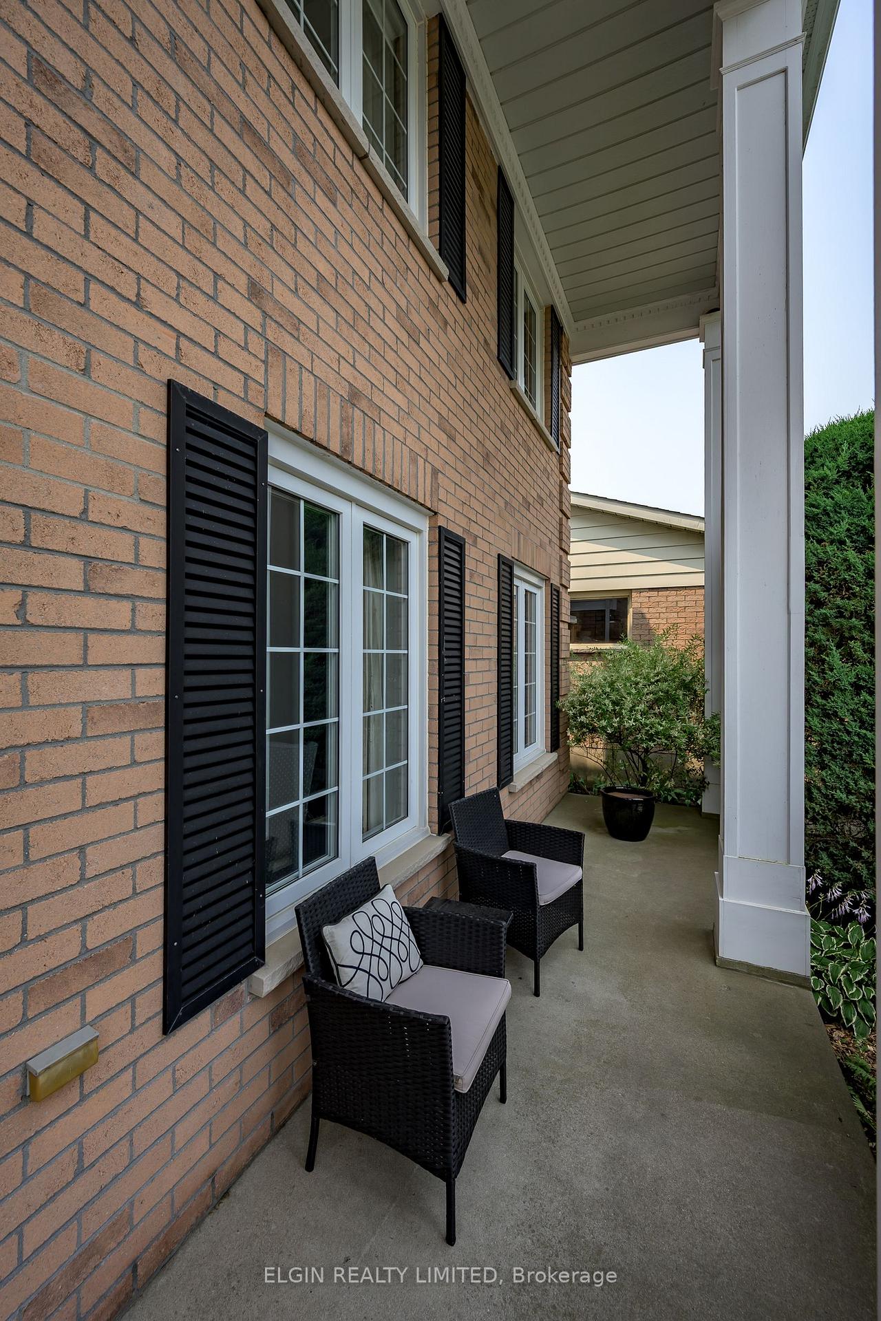 Photo 3 of 16 Massey Drive, St. Thomas — HOMEH